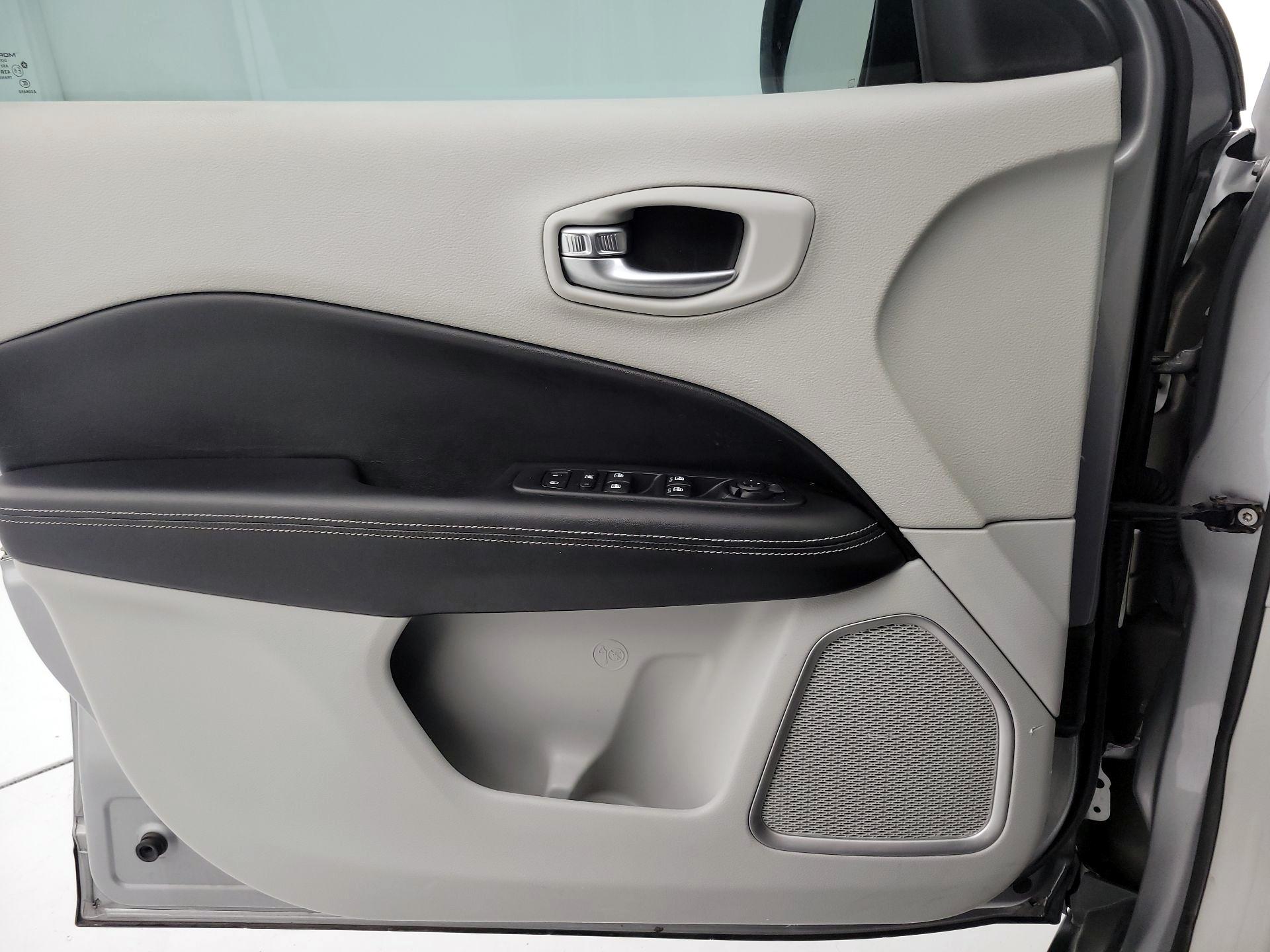 Thumbnail: 2018 Jeep Compass - 12