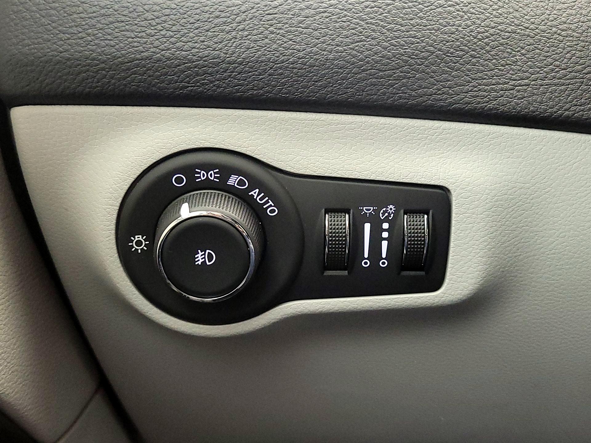 Thumbnail: 2018 Jeep Compass - 13