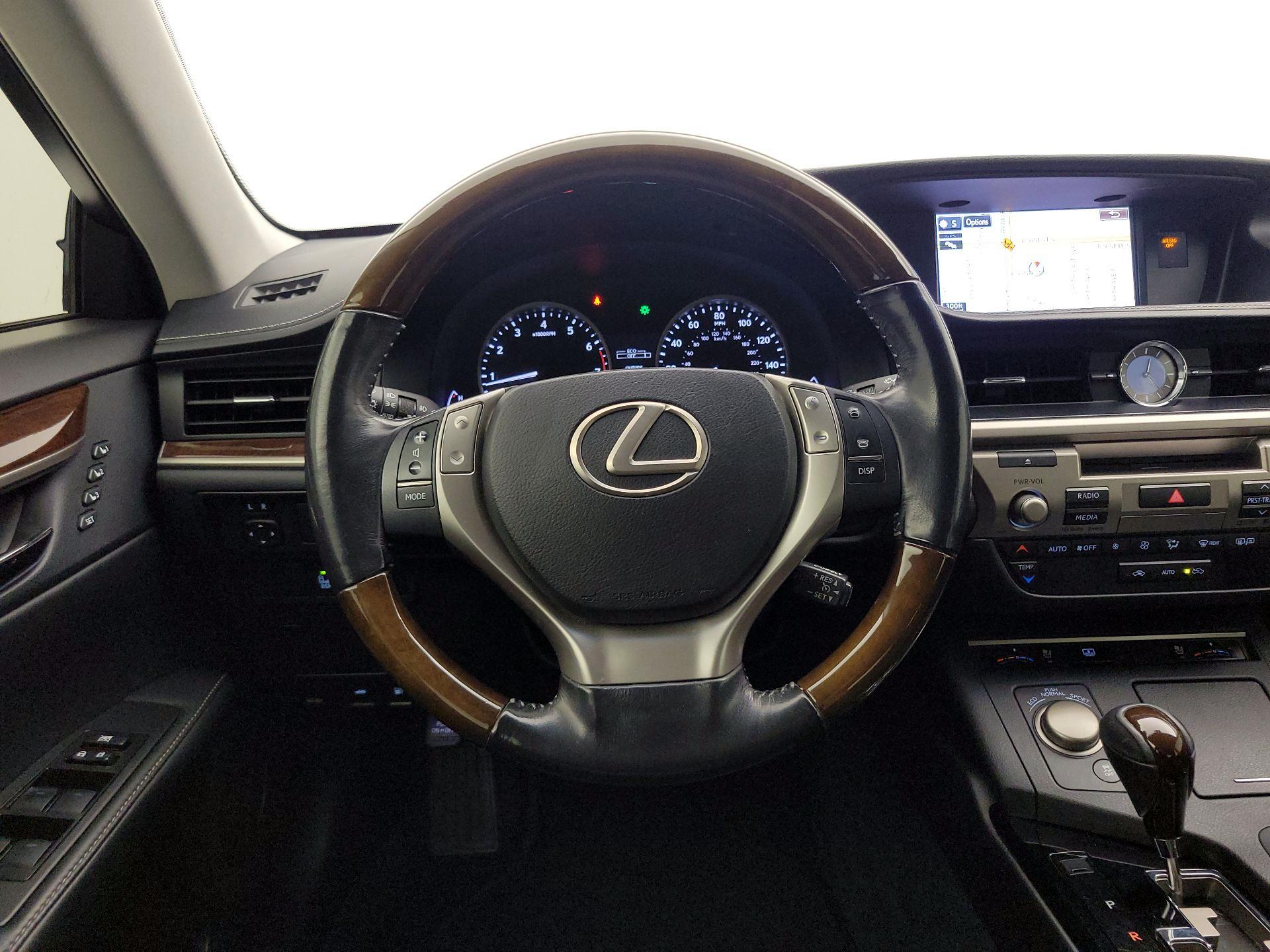 Thumbnail: 2015 Lexus ES - 10