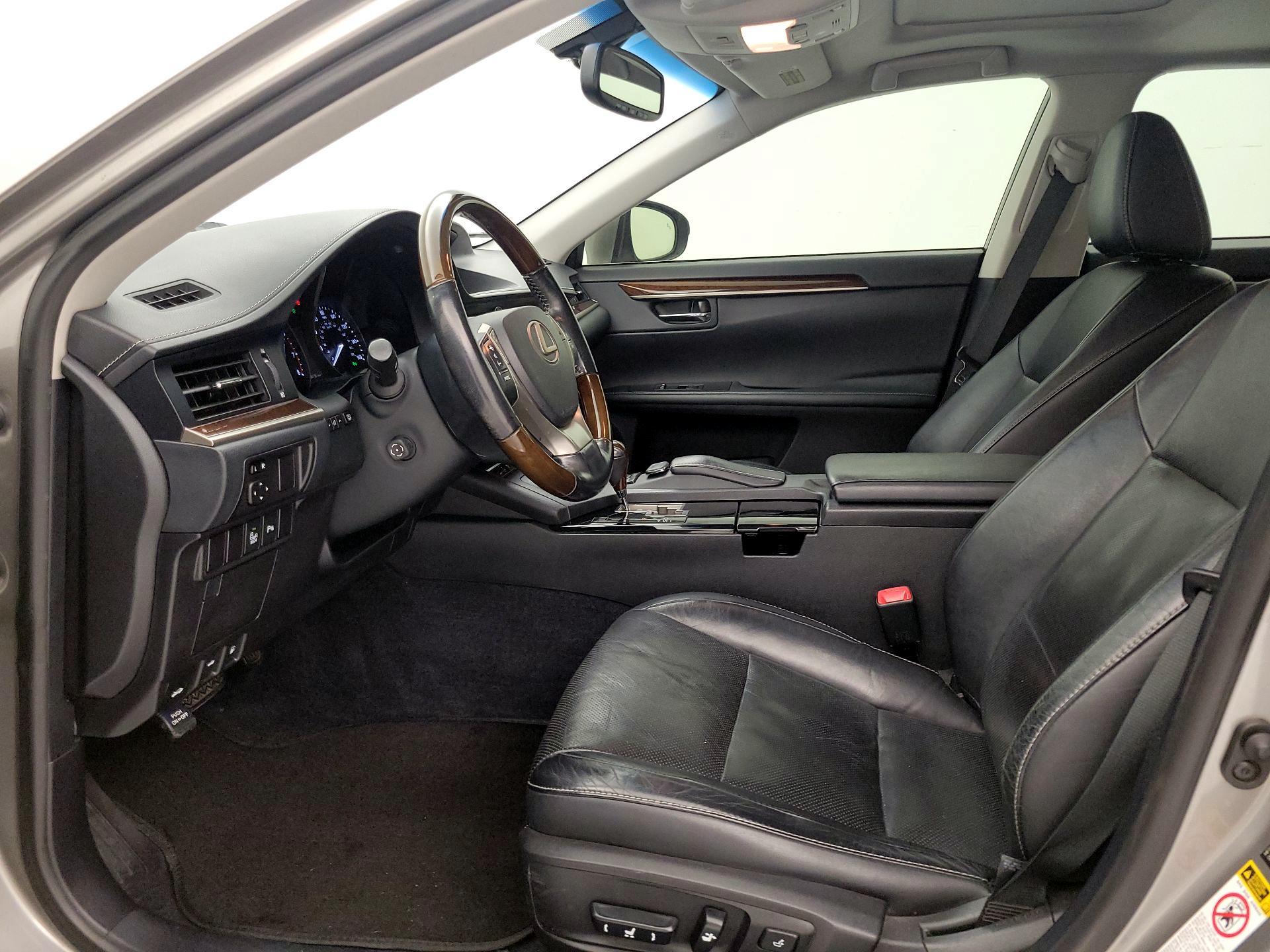 Thumbnail: 2015 Lexus ES - 11