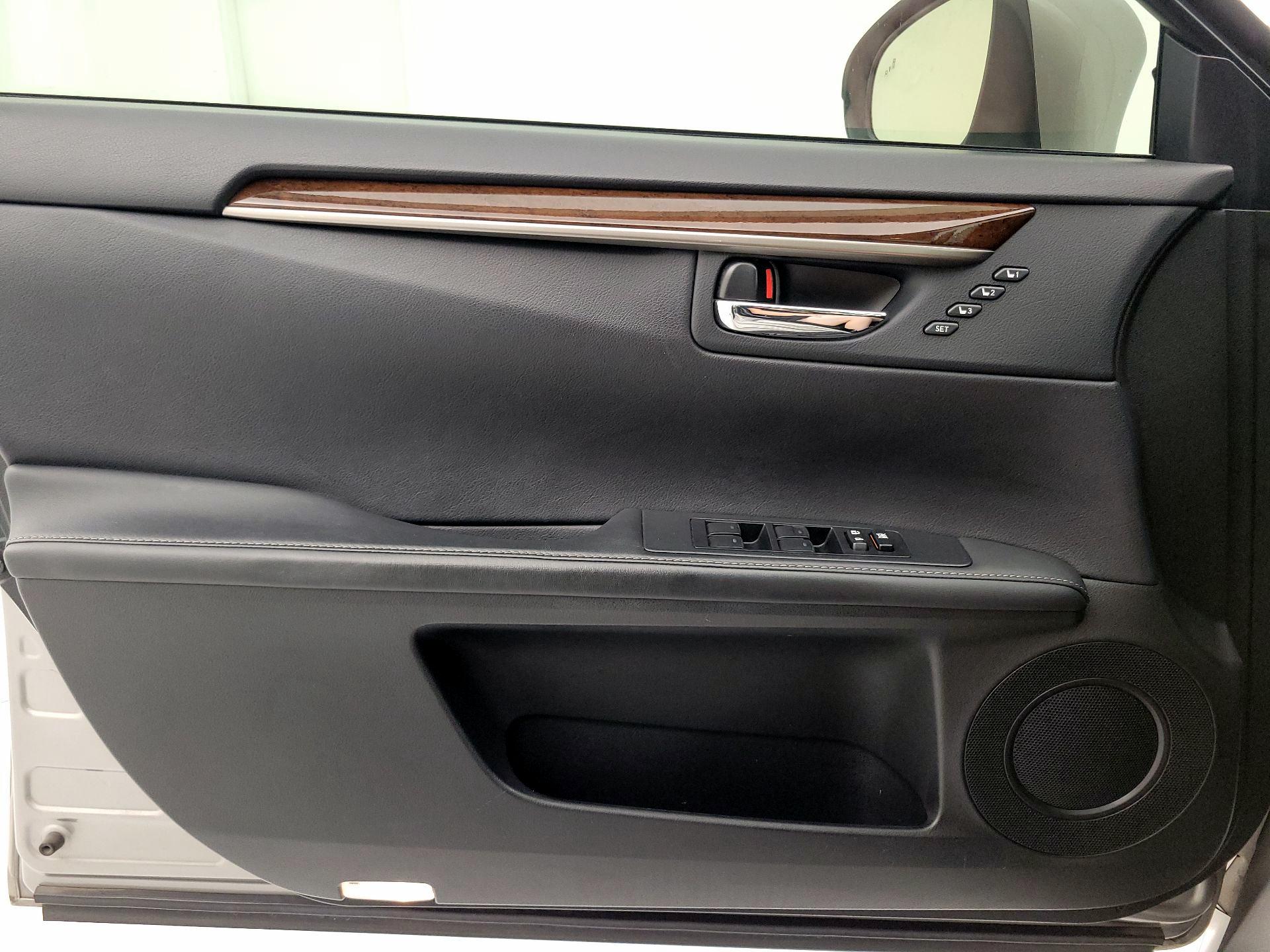 Thumbnail: 2015 Lexus ES - 12