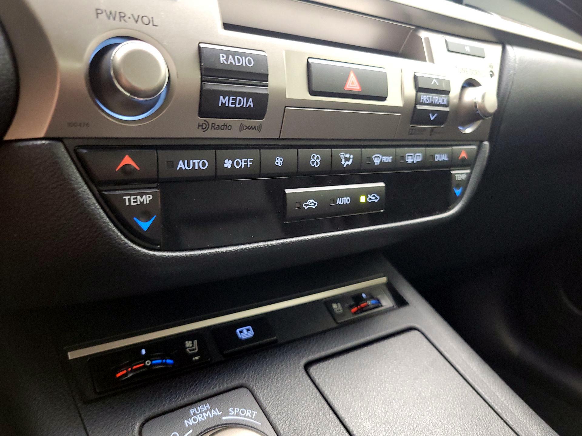 Thumbnail: 2015 Lexus ES - 17