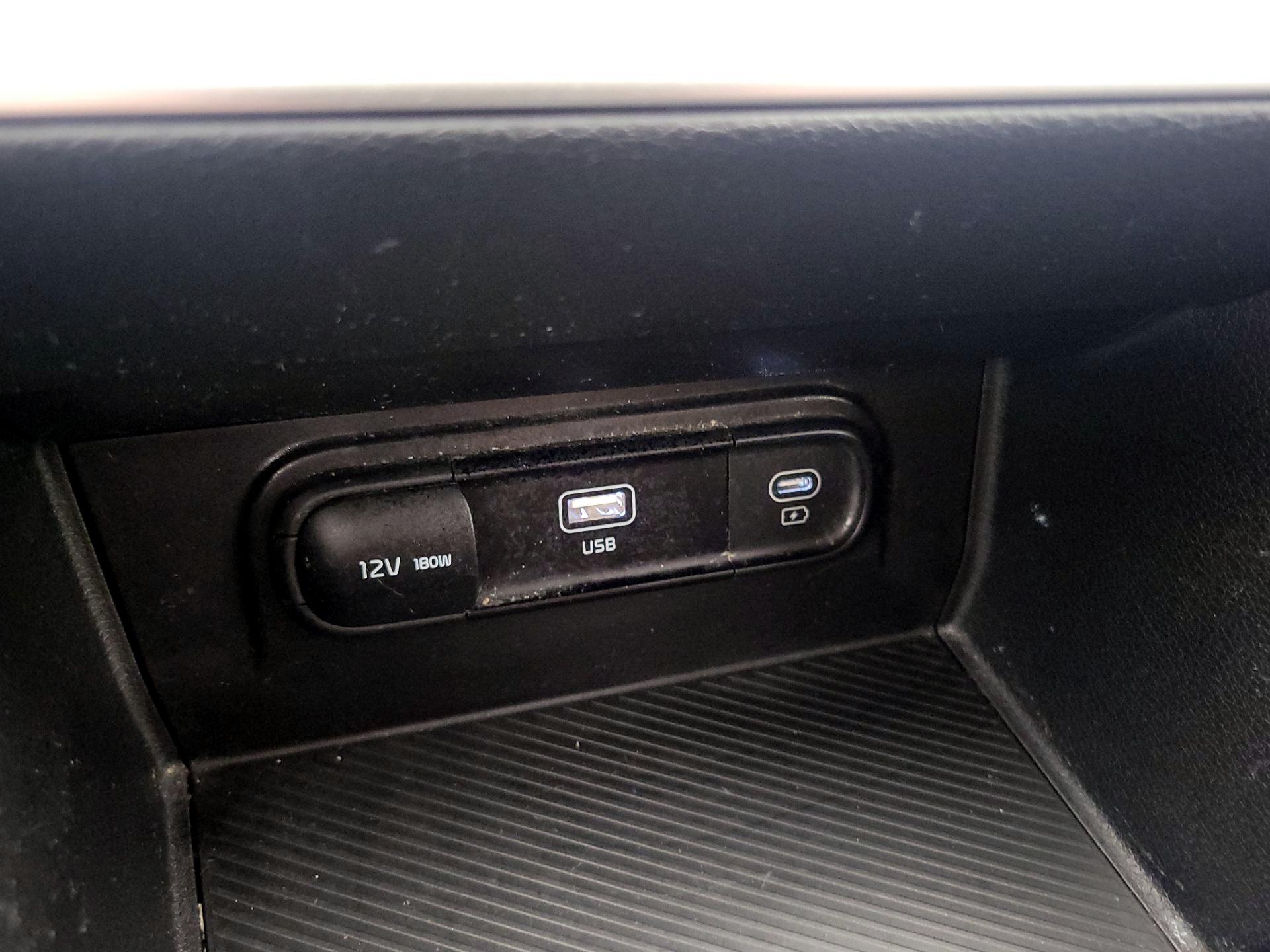 Thumbnail: 2023 Kia Sportage - 18