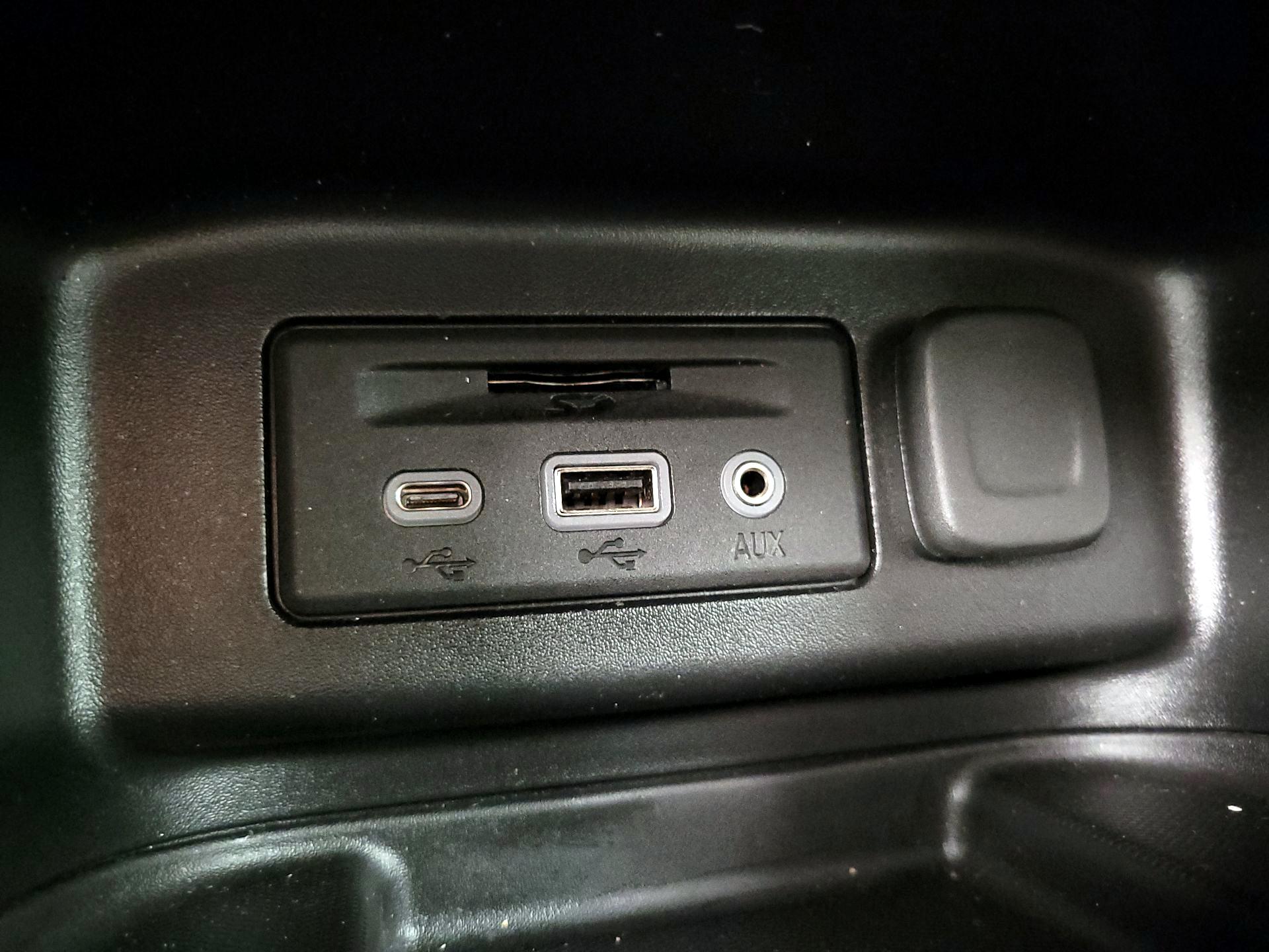 Thumbnail: 2020 Chevrolet Equinox - 18