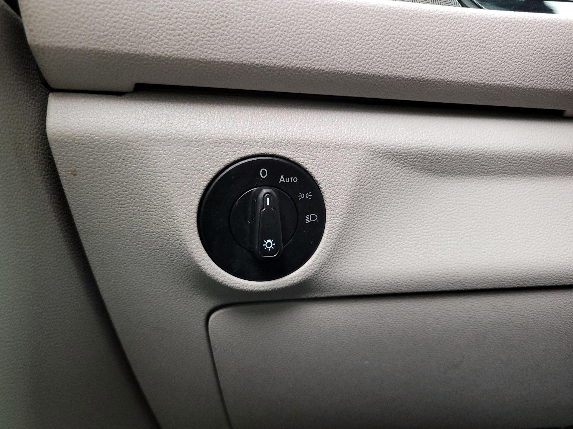 Thumbnail: 2019 Volkswagen Jetta - 13