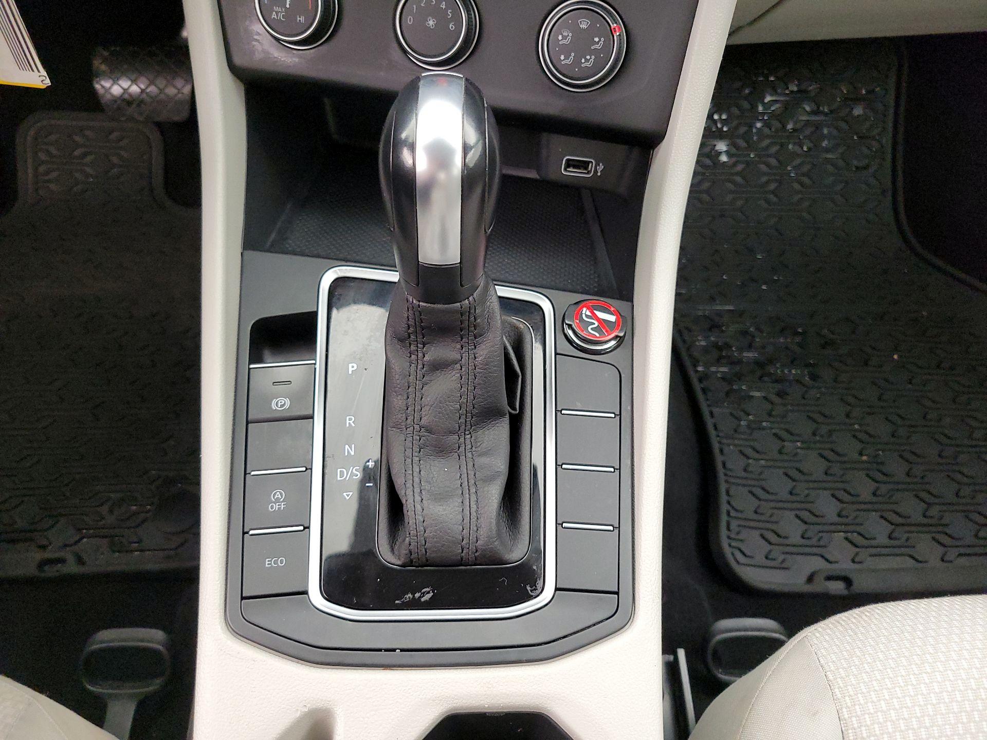 Thumbnail: 2019 Volkswagen Jetta - 17