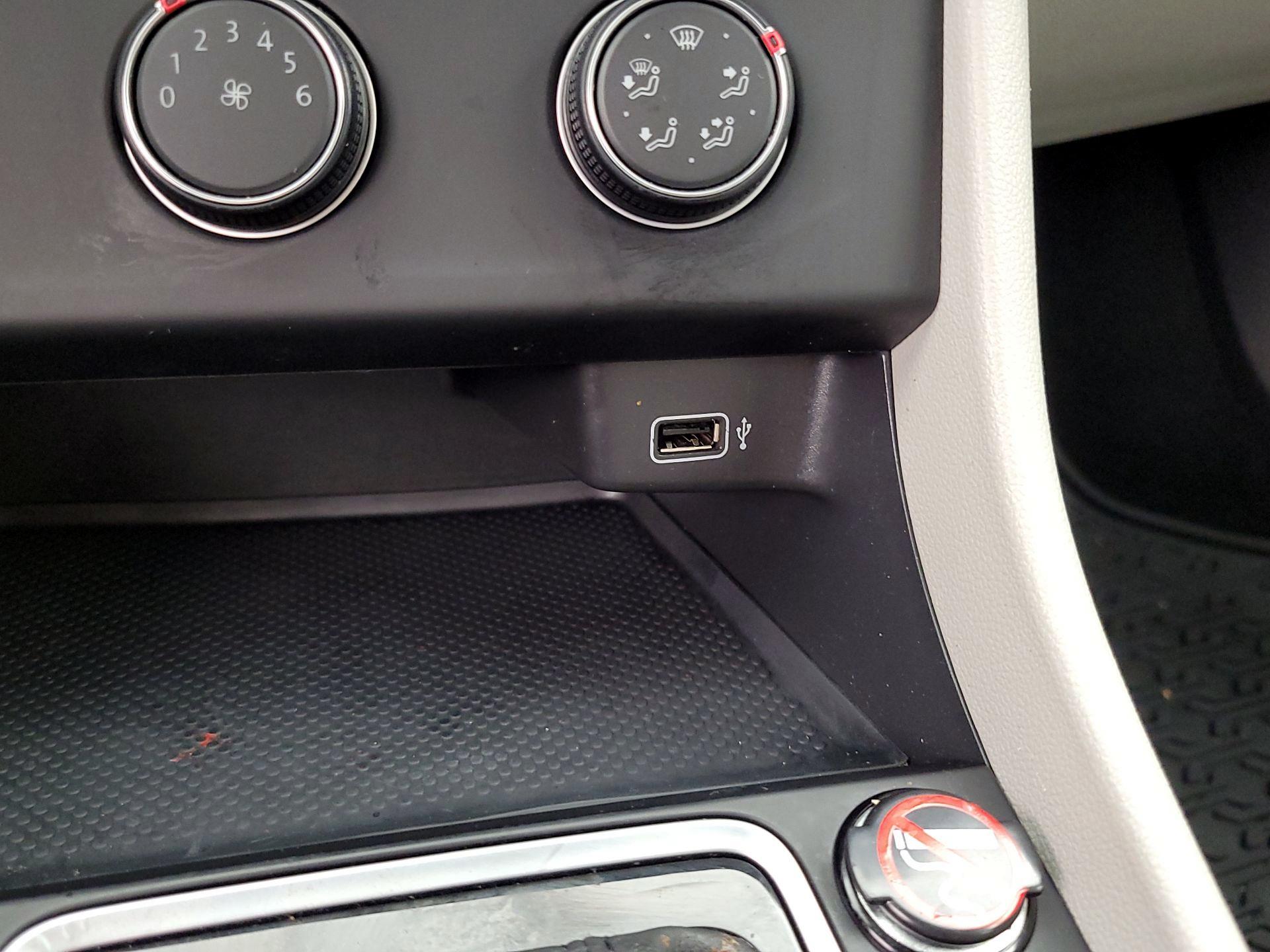 Thumbnail: 2019 Volkswagen Jetta - 18