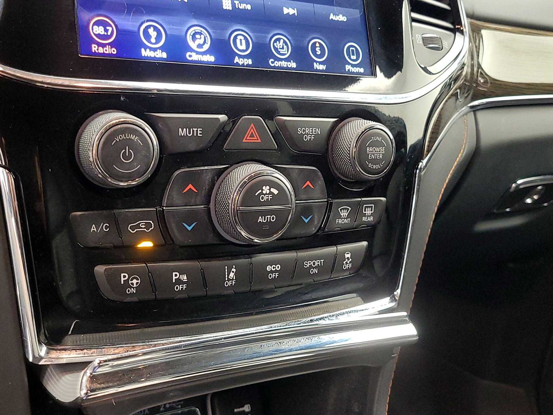 Thumbnail: 2019 Jeep Grand Cherokee - 17