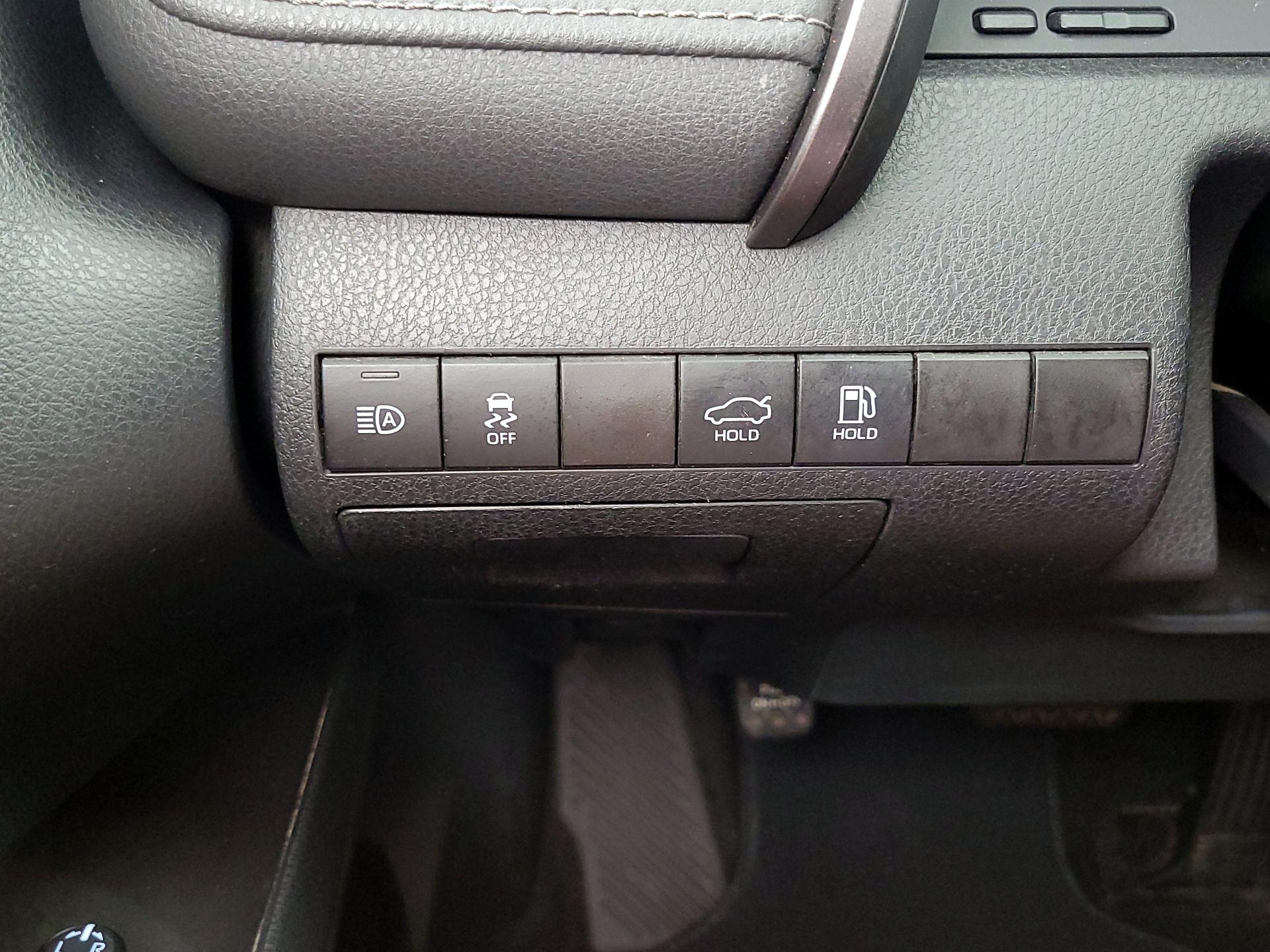 Thumbnail: 2022 Toyota Camry - 13