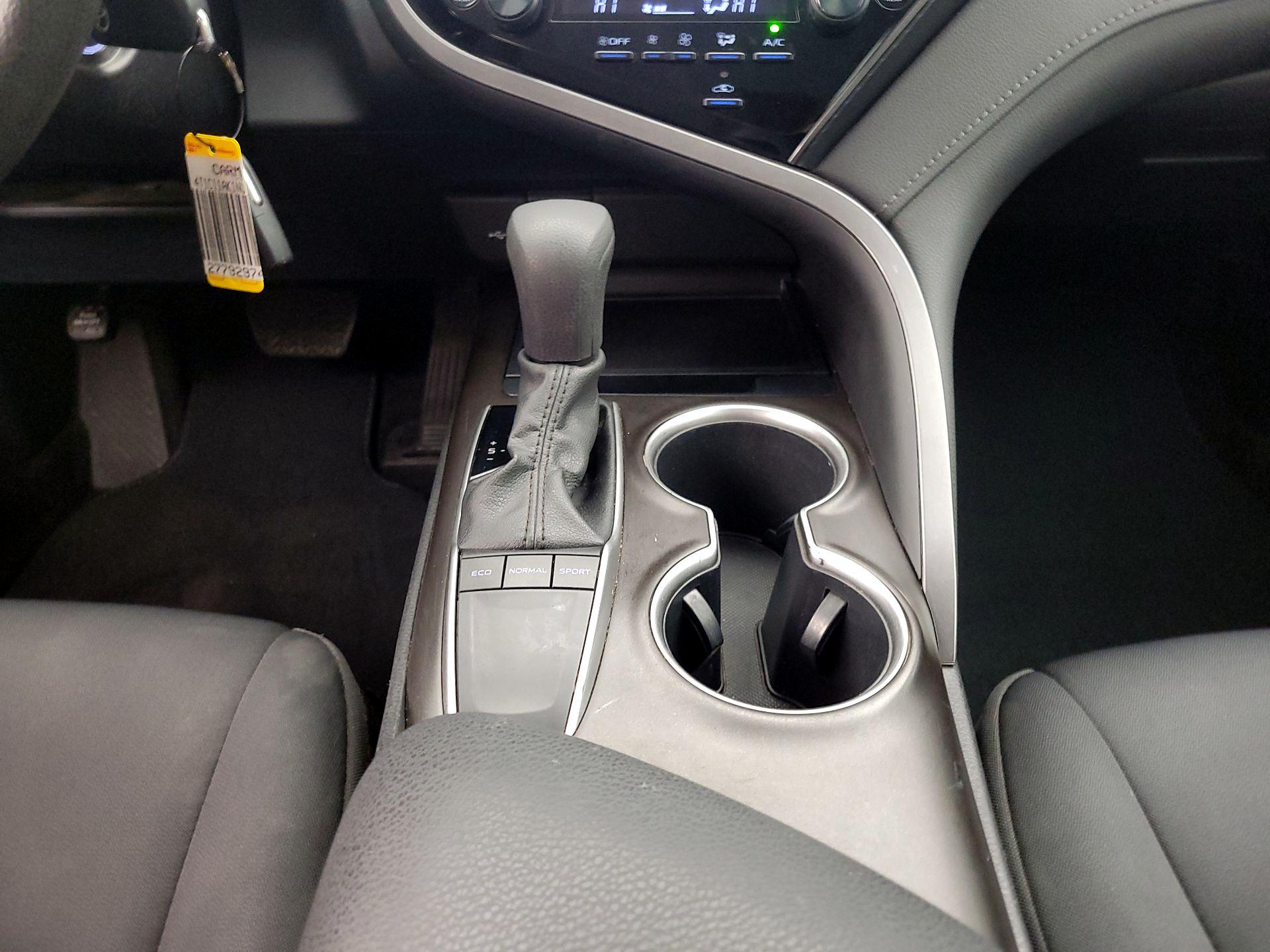 Thumbnail: 2022 Toyota Camry - 17