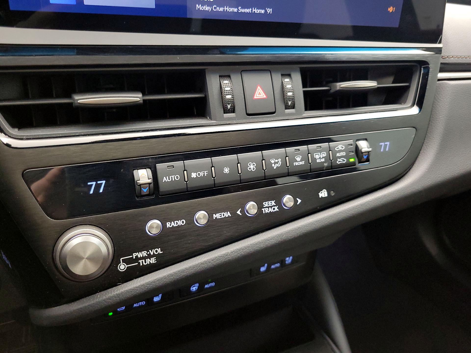 Thumbnail: 2024 Lexus ES - 16