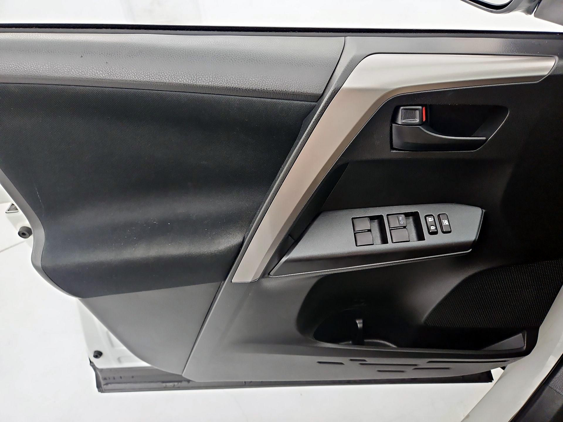 Thumbnail: 2017 Toyota RAV4 - 12