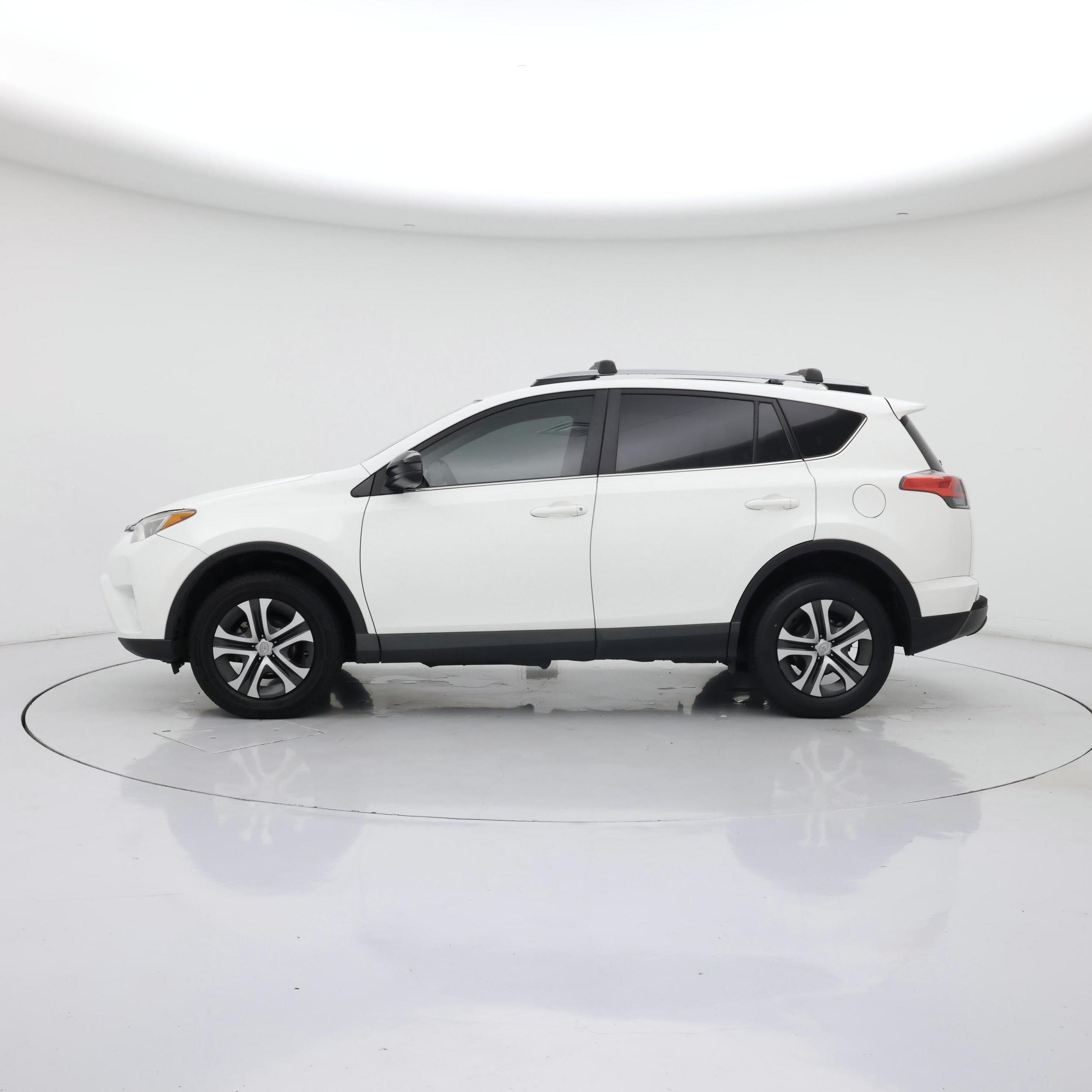 Thumbnail: 2017 Toyota RAV4 - 3