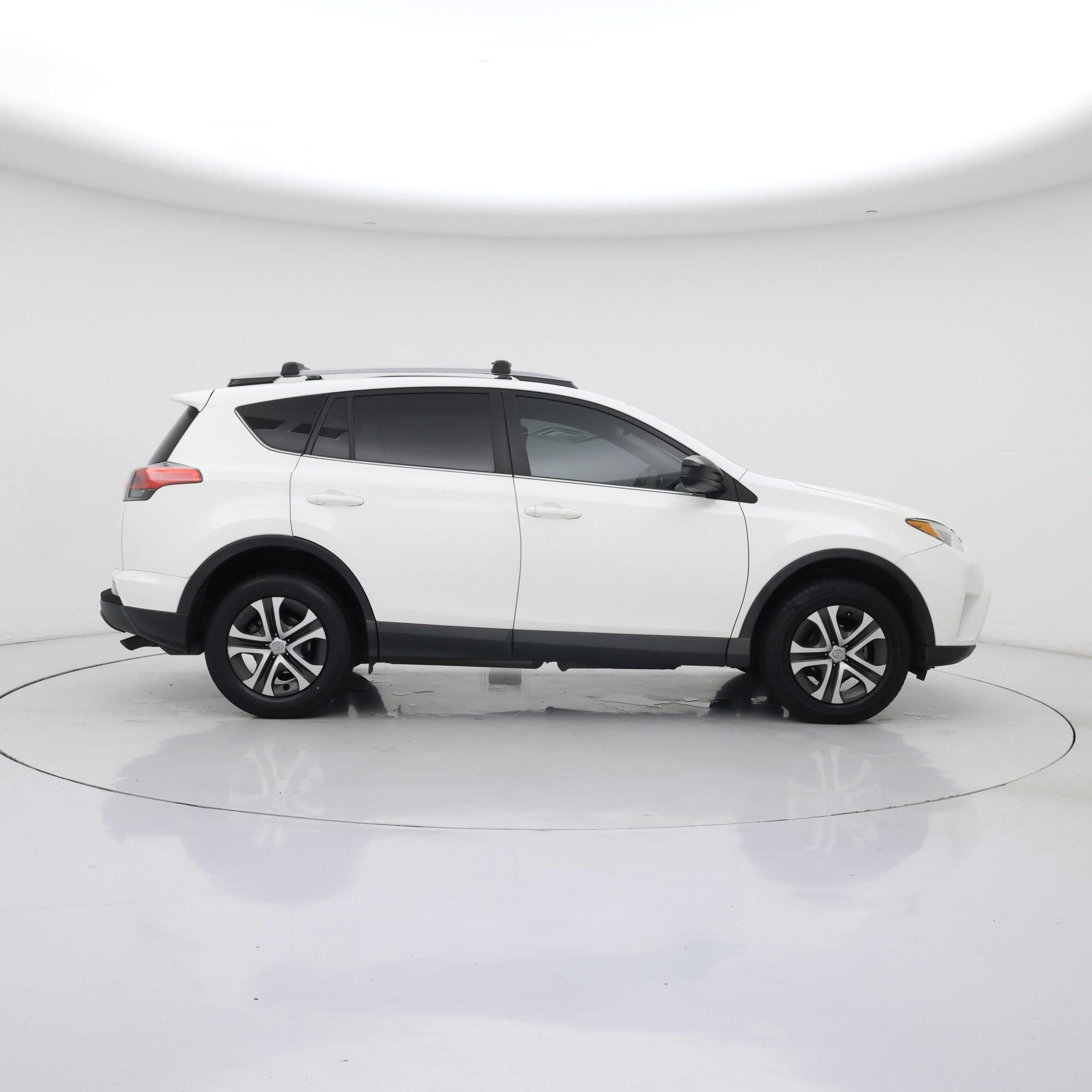 Thumbnail: 2017 Toyota RAV4 - 7