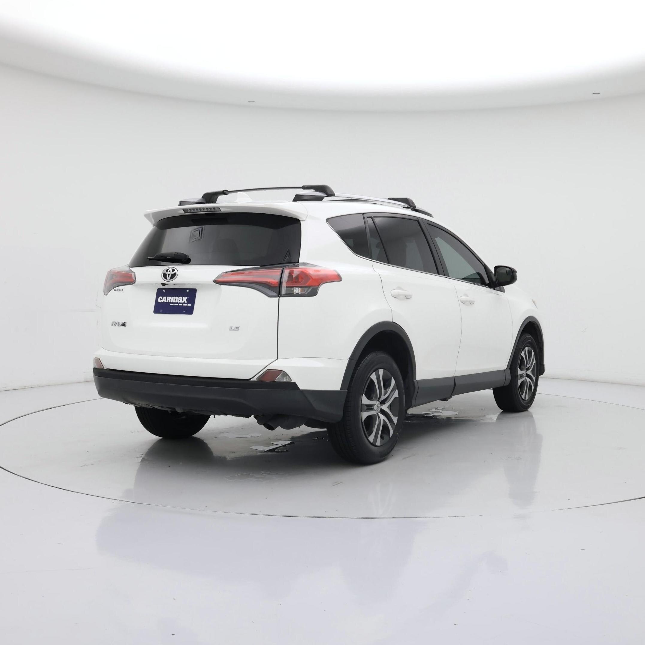 Thumbnail: 2017 Toyota RAV4 - 8
