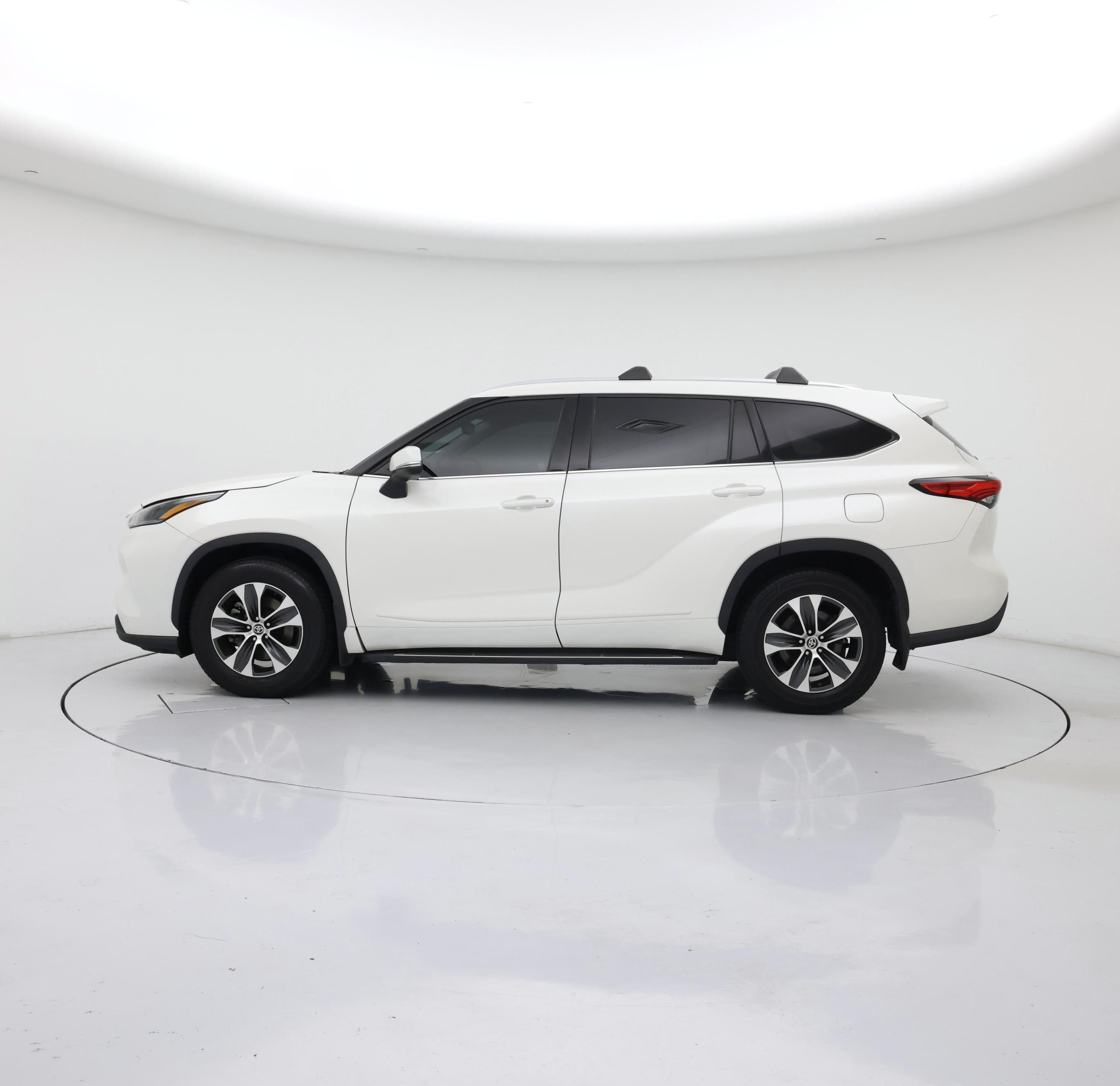Thumbnail: 2021 Toyota Highlander - 3
