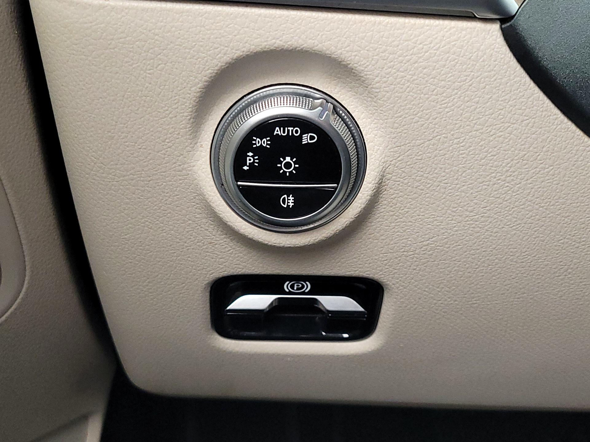 Thumbnail: 2022 Mercedes-Benz C-Class - 13