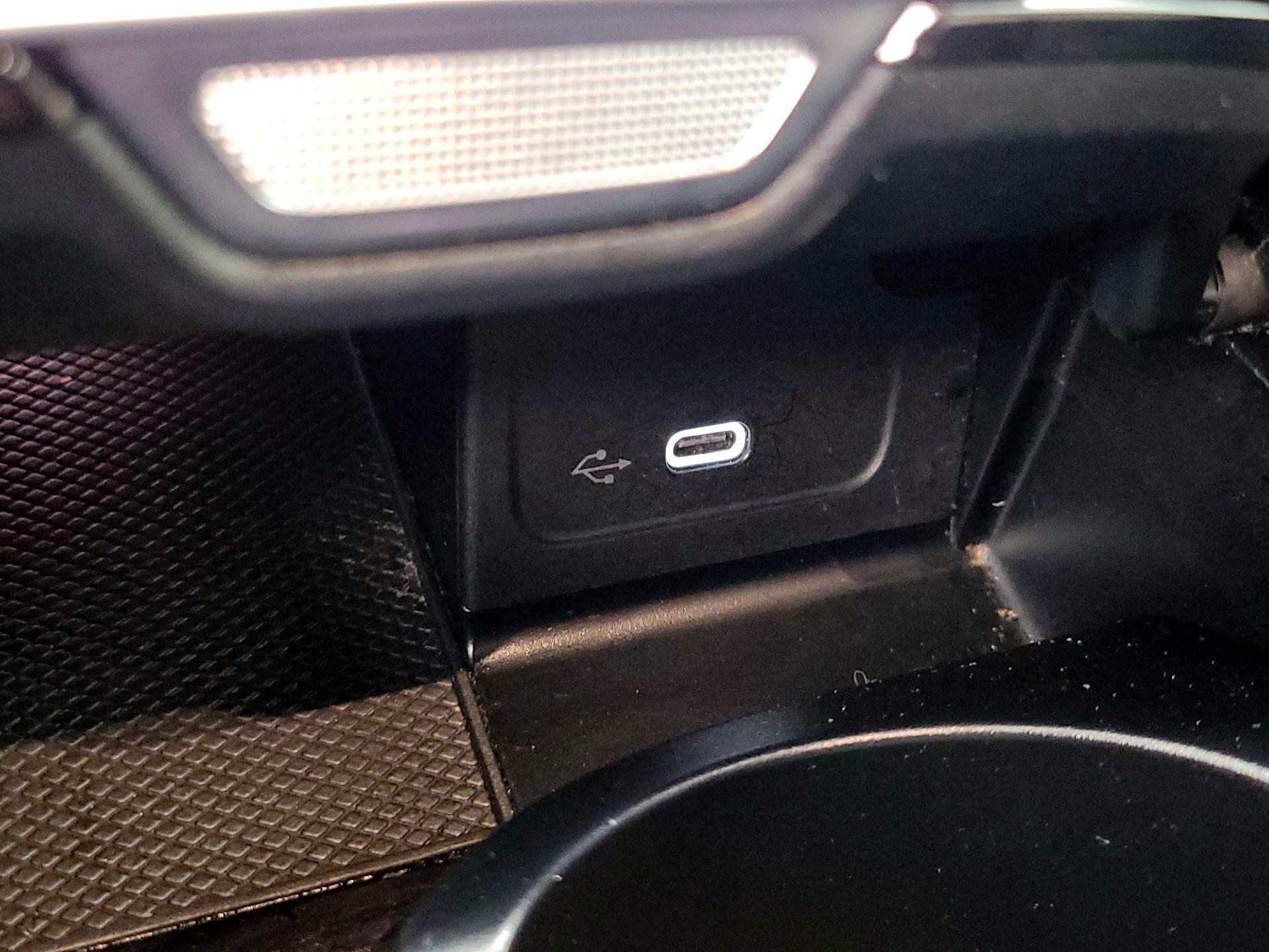 Thumbnail: 2022 Mercedes-Benz C-Class - 18