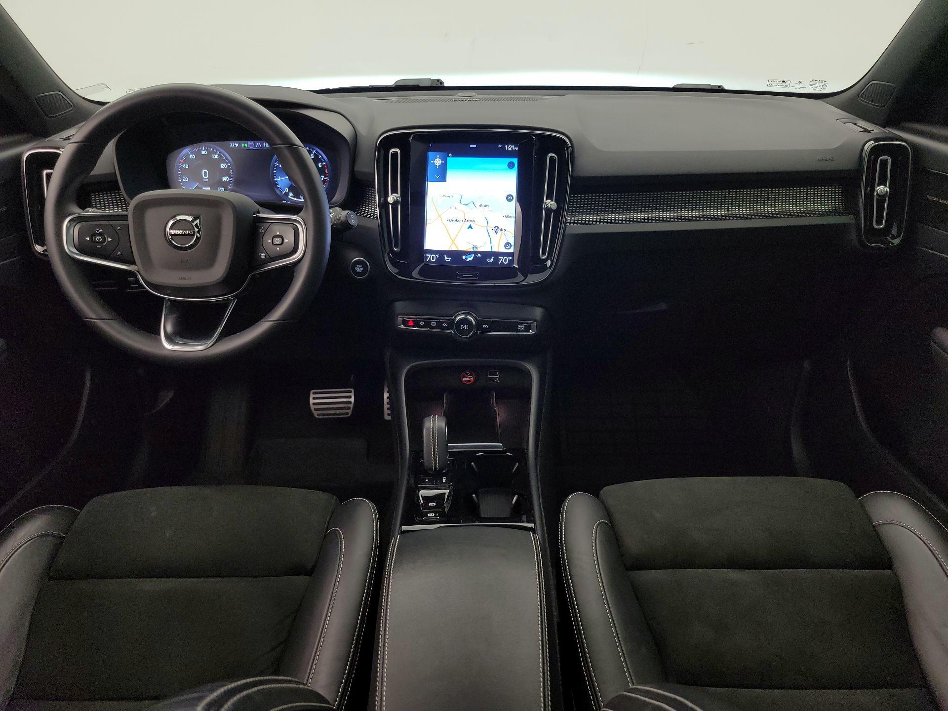 Thumbnail: 2022 Volvo XC40 - 9