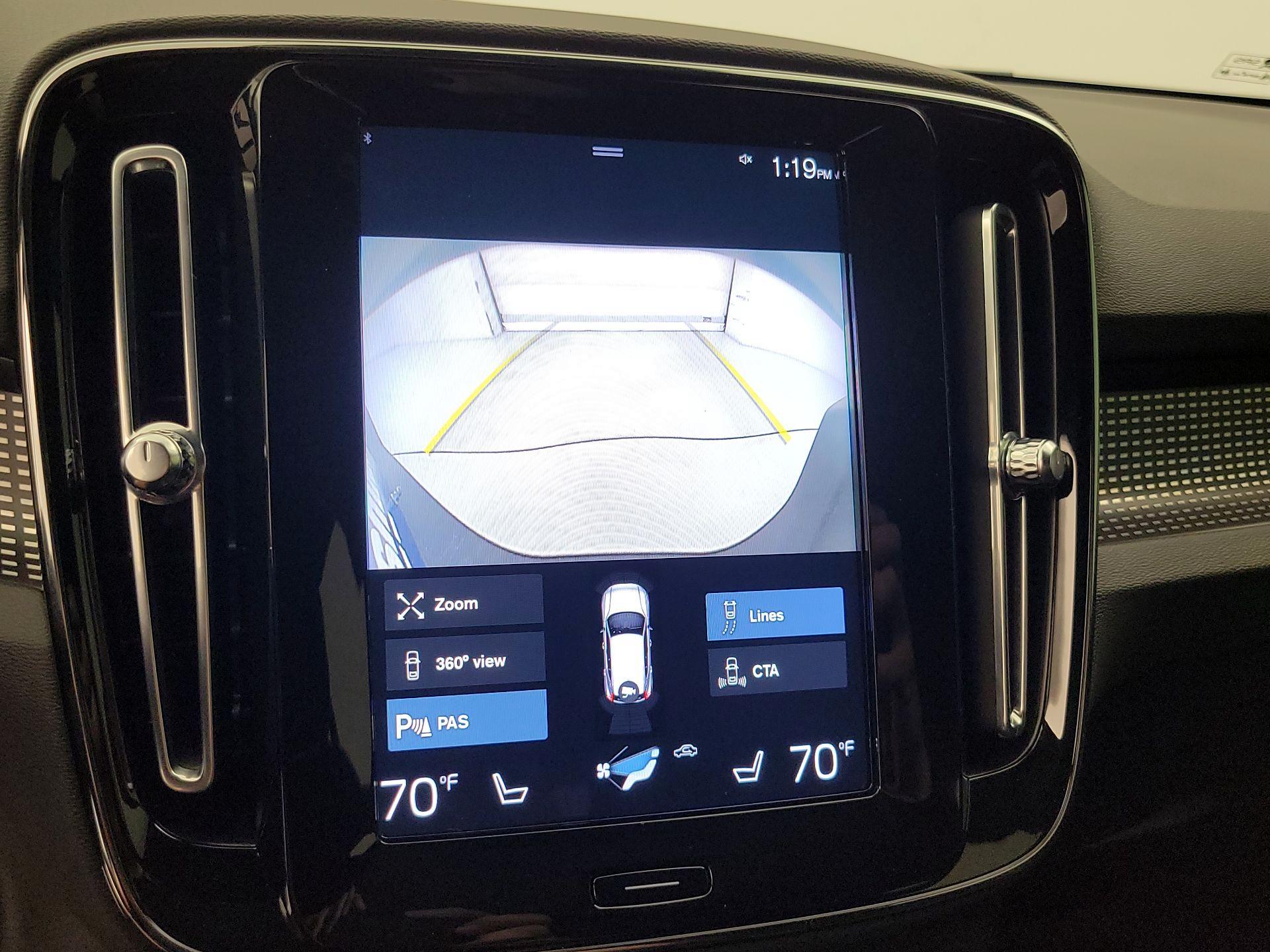 Thumbnail: 2022 Volvo XC40 - 15