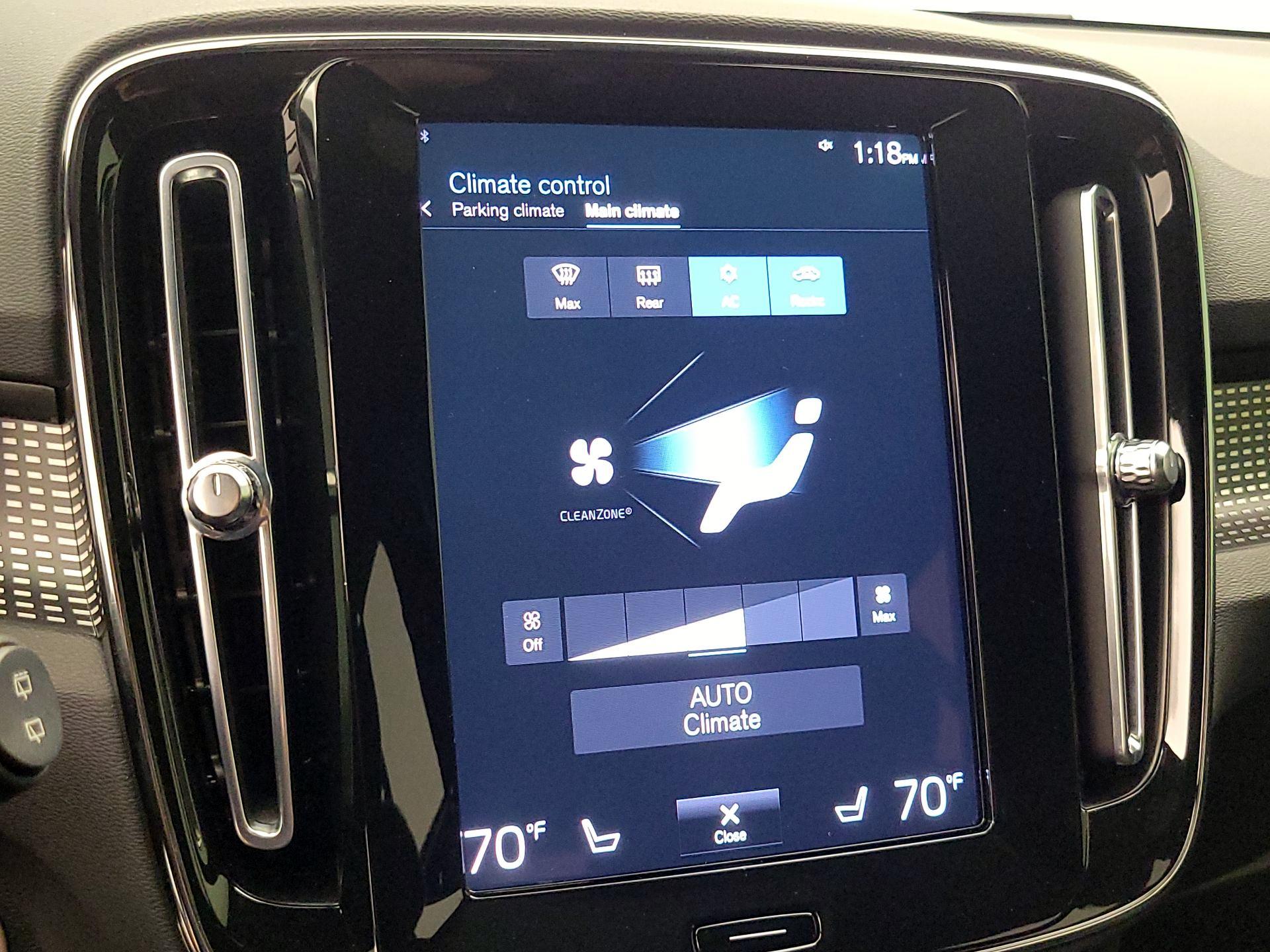 Thumbnail: 2022 Volvo XC40 - 17