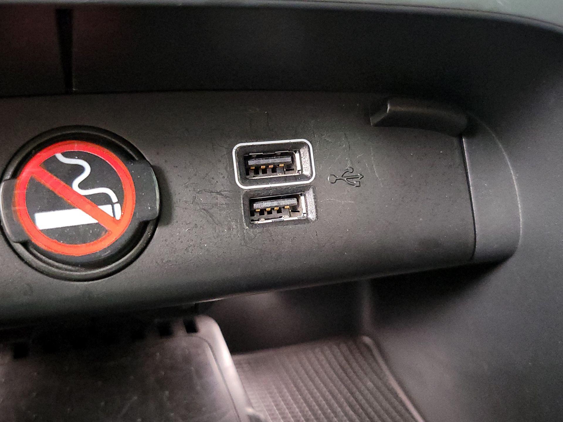 Thumbnail: 2022 Volvo XC40 - 19