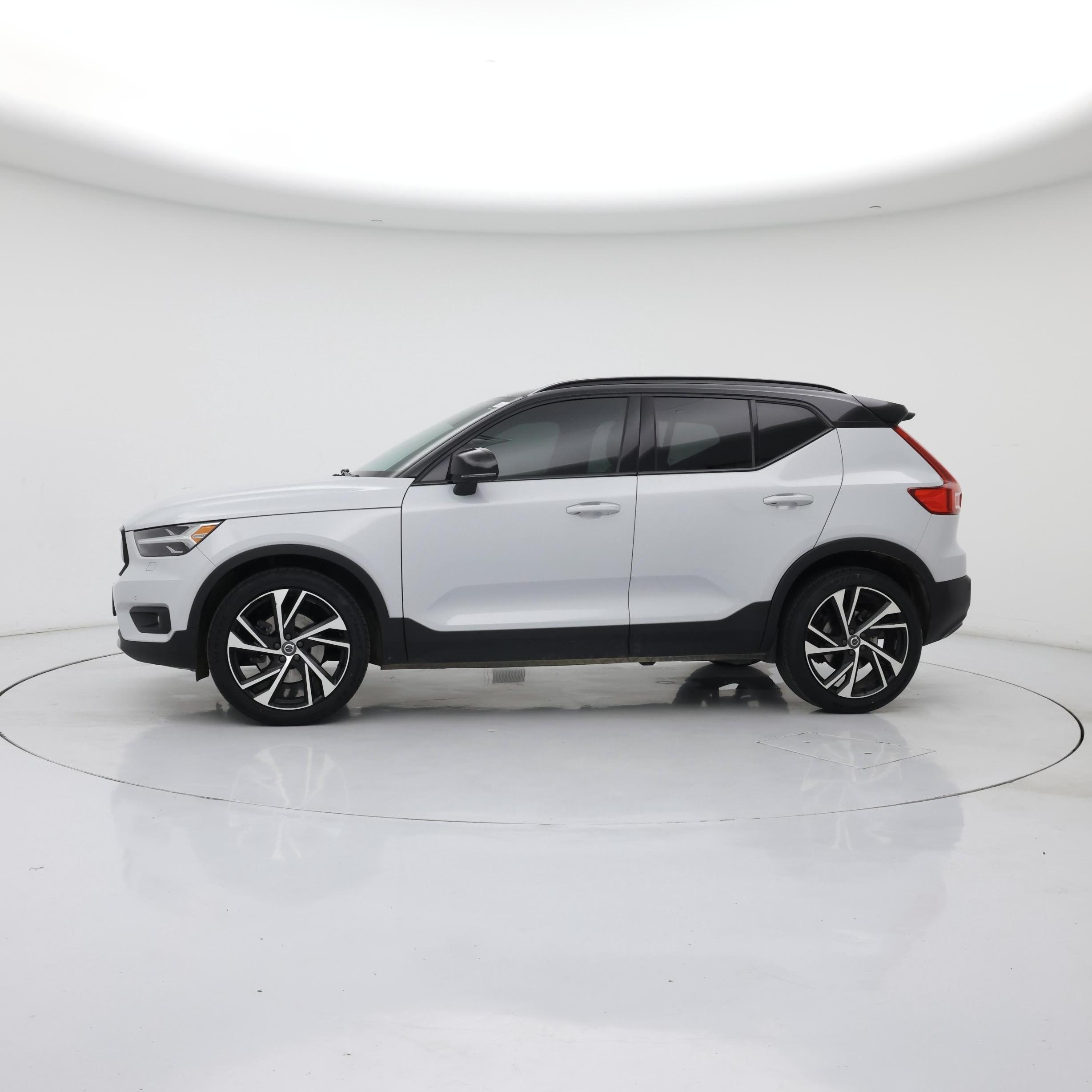 Thumbnail: 2022 Volvo XC40 - 3