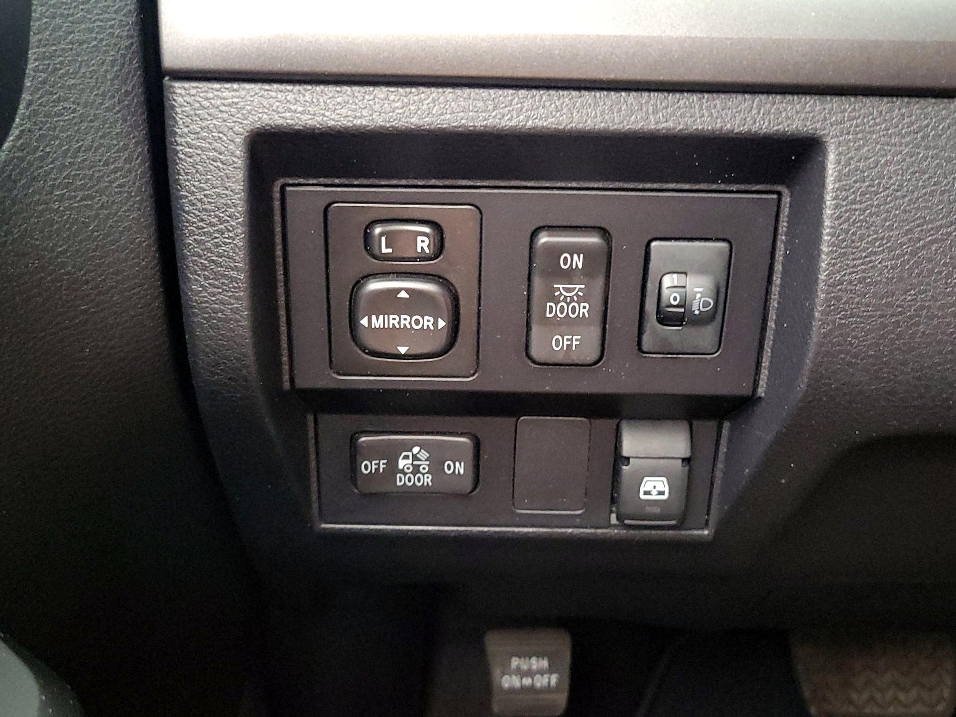 Thumbnail: 2016 Toyota Tundra - 13