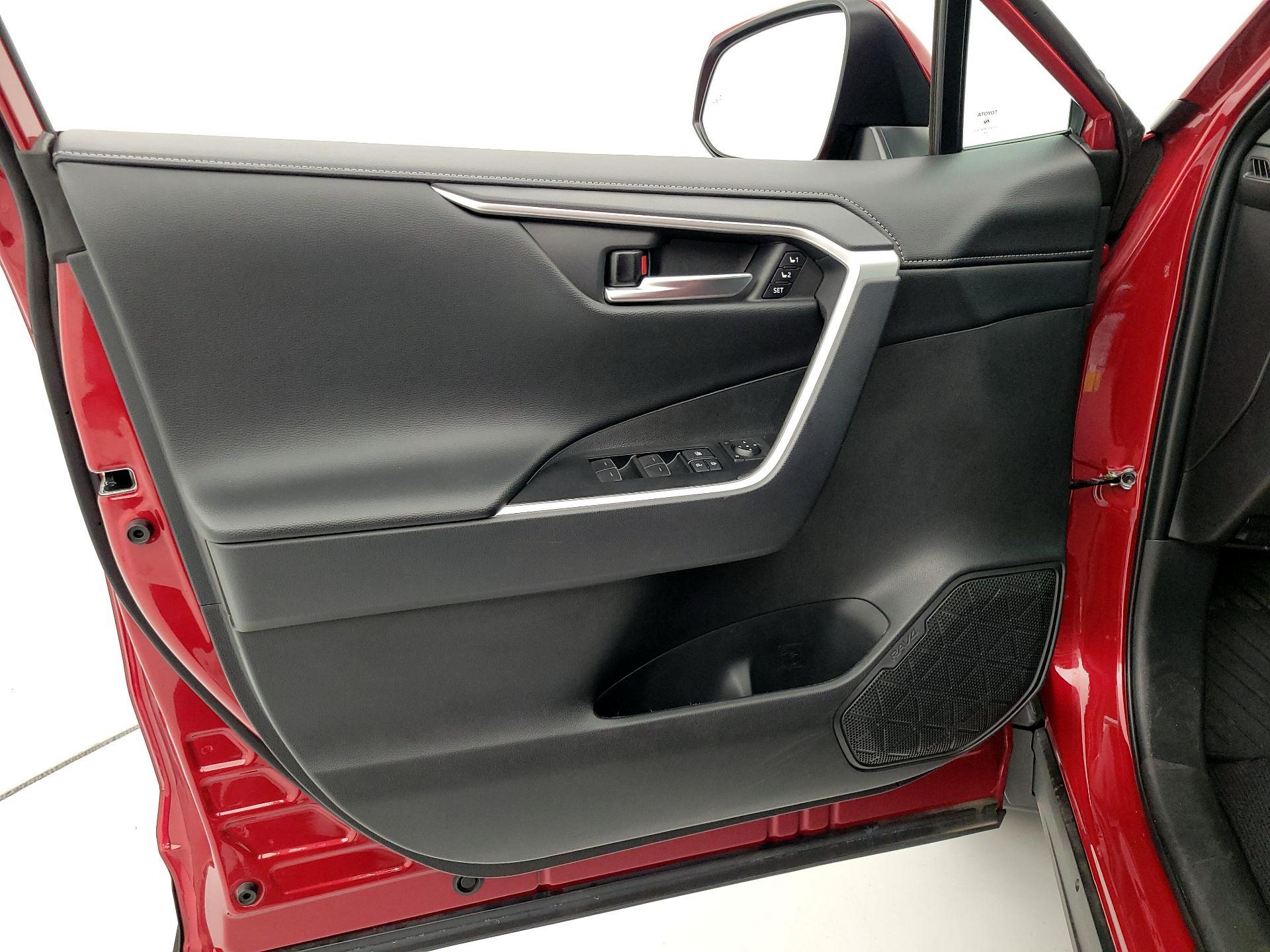 Thumbnail: 2025 Toyota RAV4 - 12