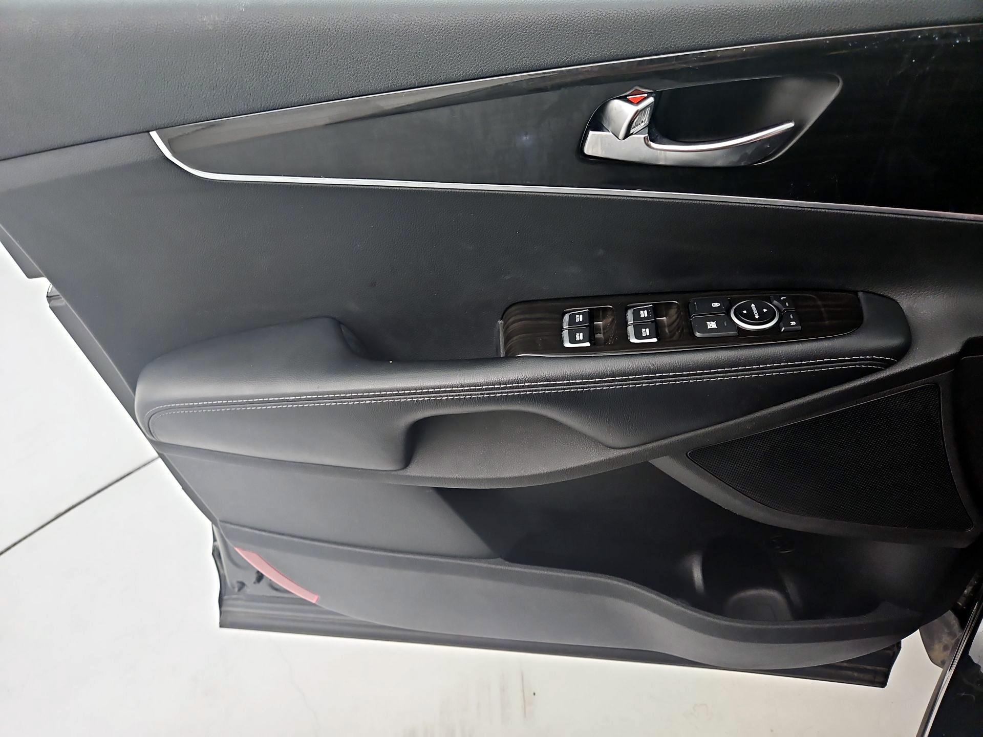 Thumbnail: 2020 Kia Sorento - 12