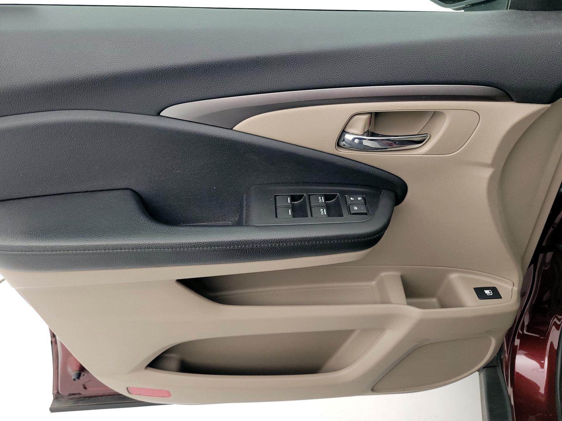 Thumbnail: 2018 Honda Pilot - 12