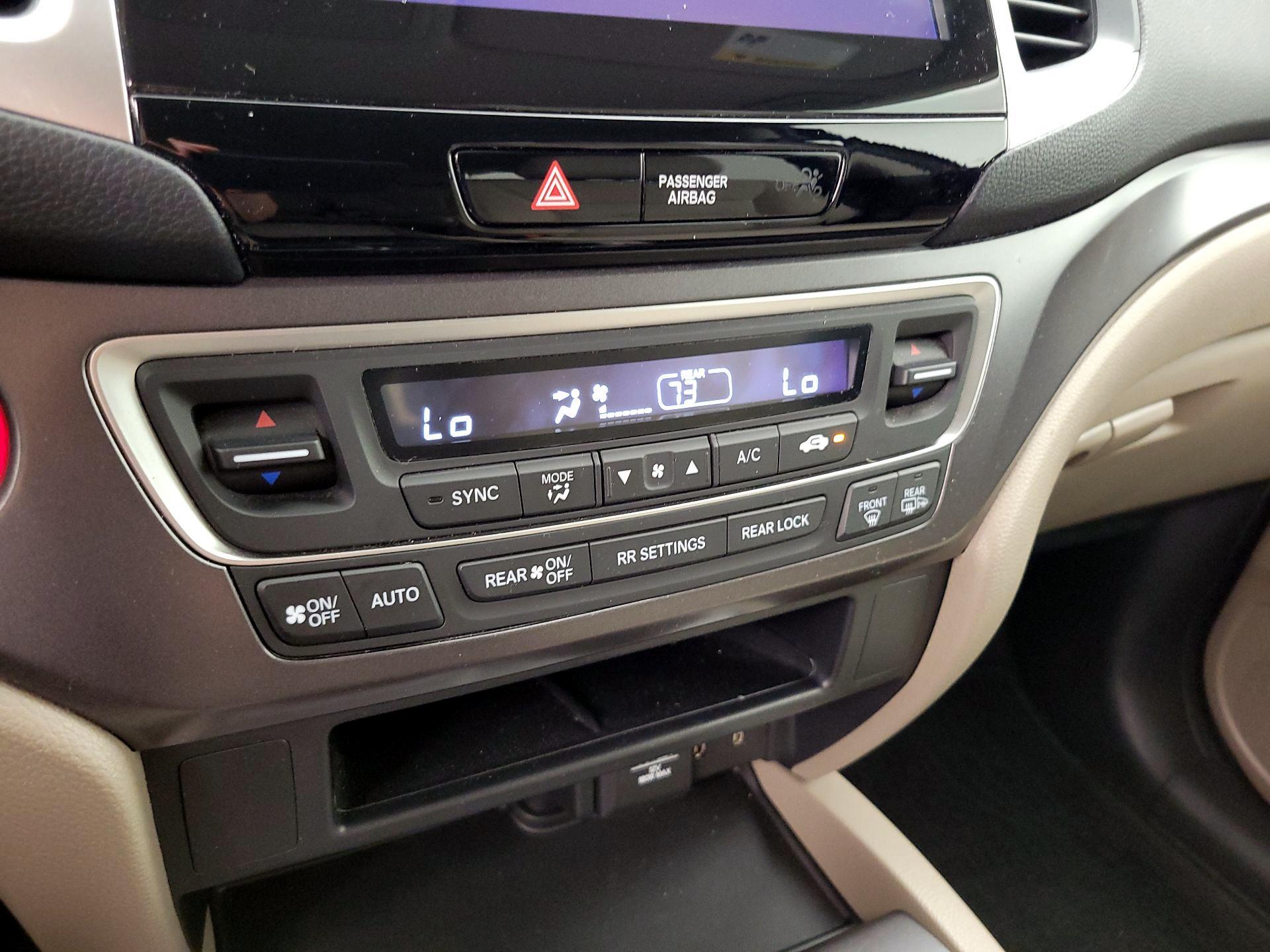 Thumbnail: 2018 Honda Pilot - 16