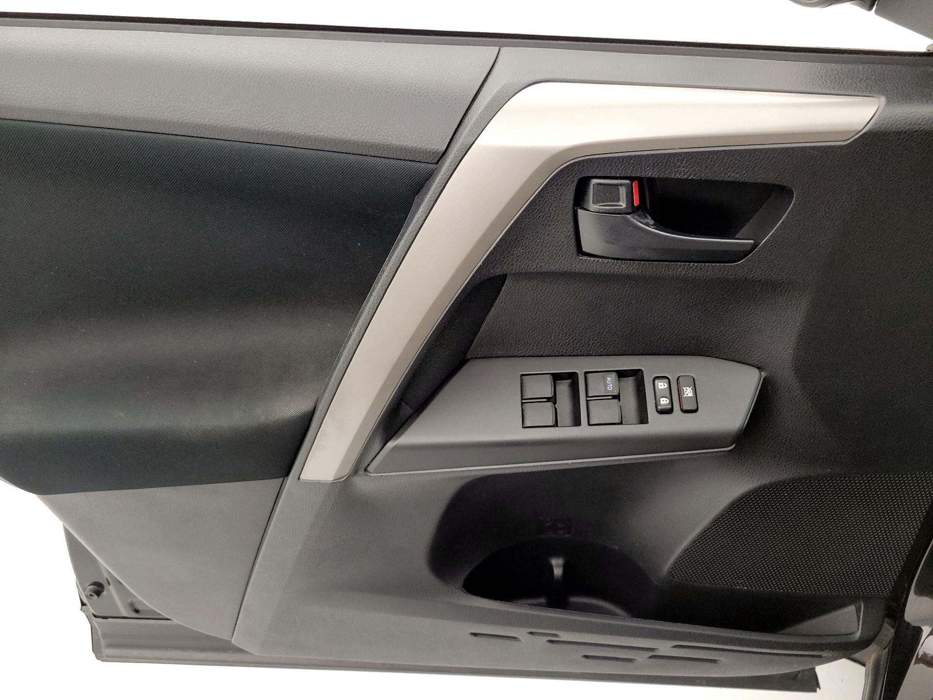 Thumbnail: 2018 Toyota RAV4 - 12