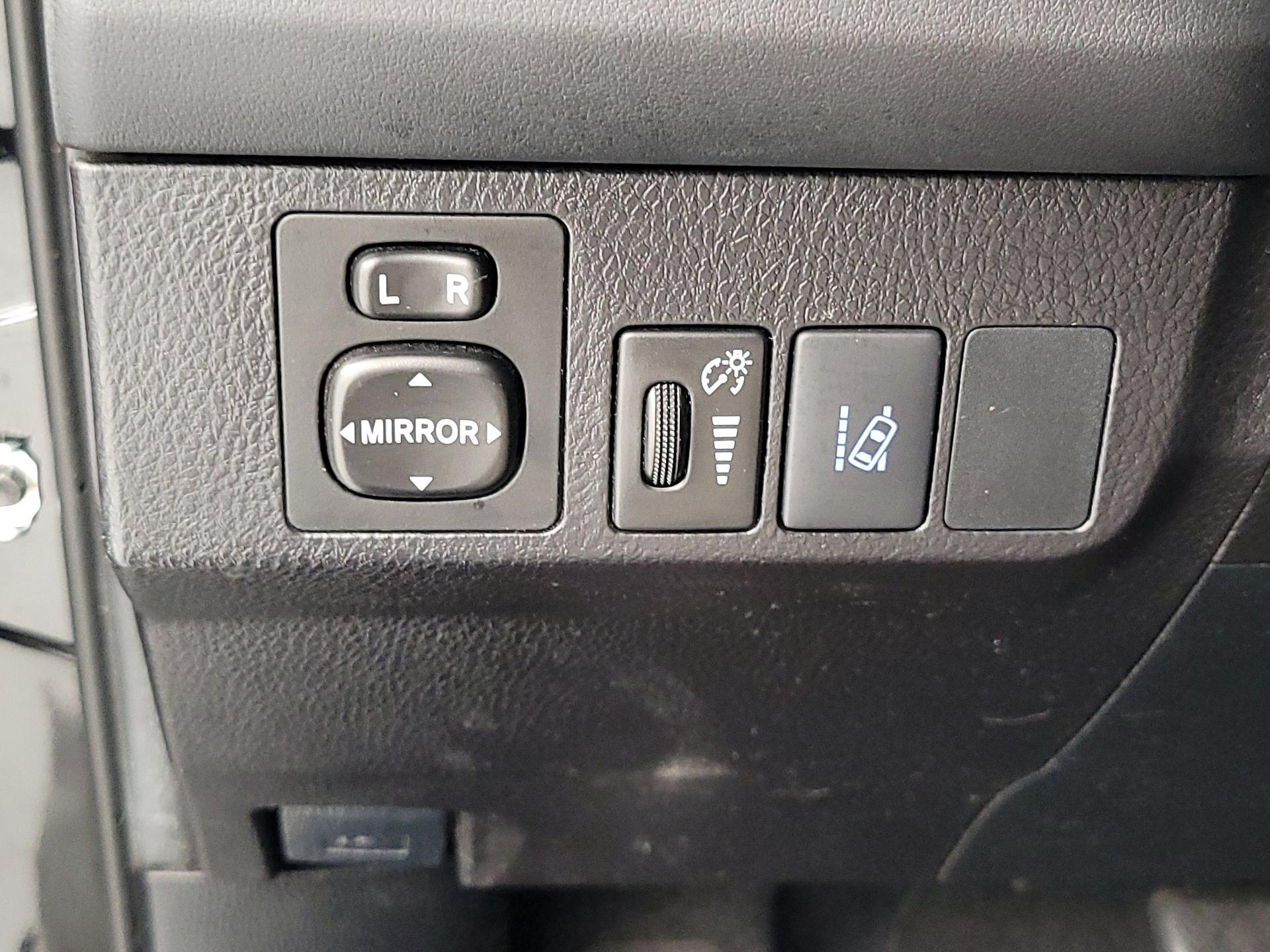 Thumbnail: 2018 Toyota RAV4 - 13