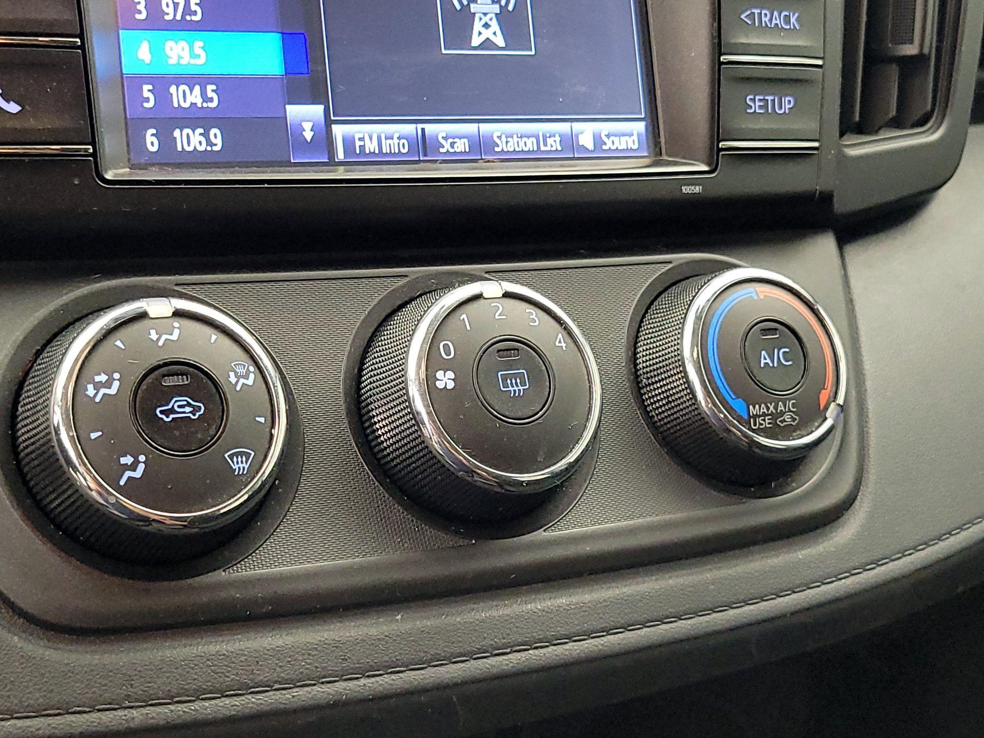 Thumbnail: 2018 Toyota RAV4 - 16