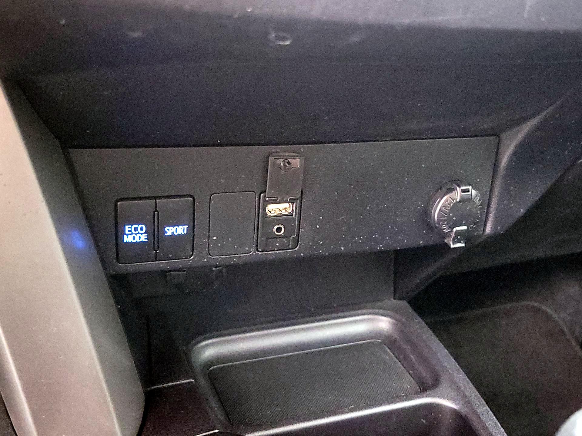 Thumbnail: 2018 Toyota RAV4 - 18