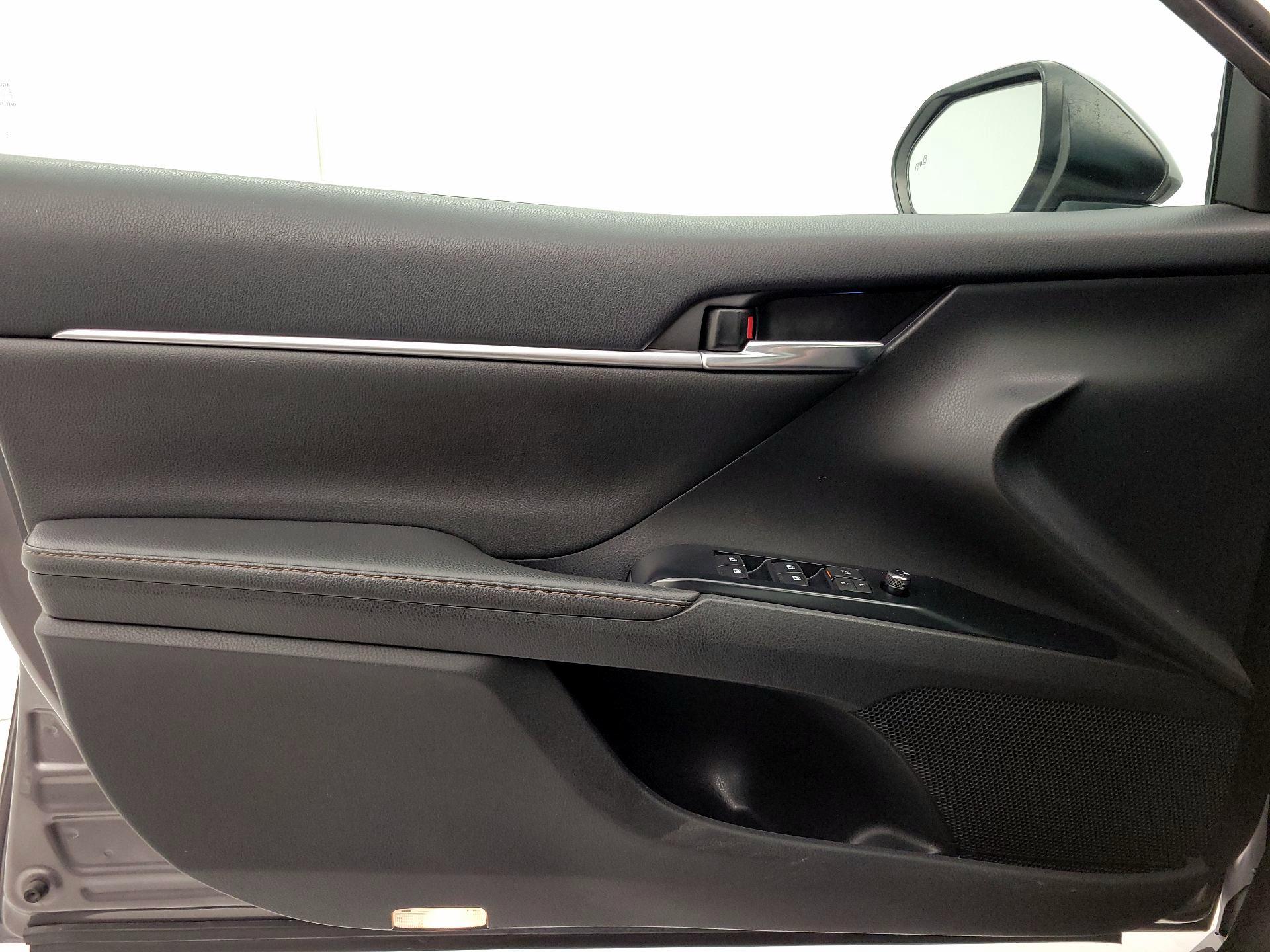 Thumbnail: 2019 Toyota Camry - 12