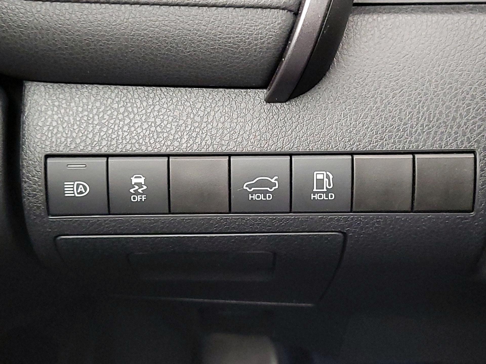 Thumbnail: 2019 Toyota Camry - 13