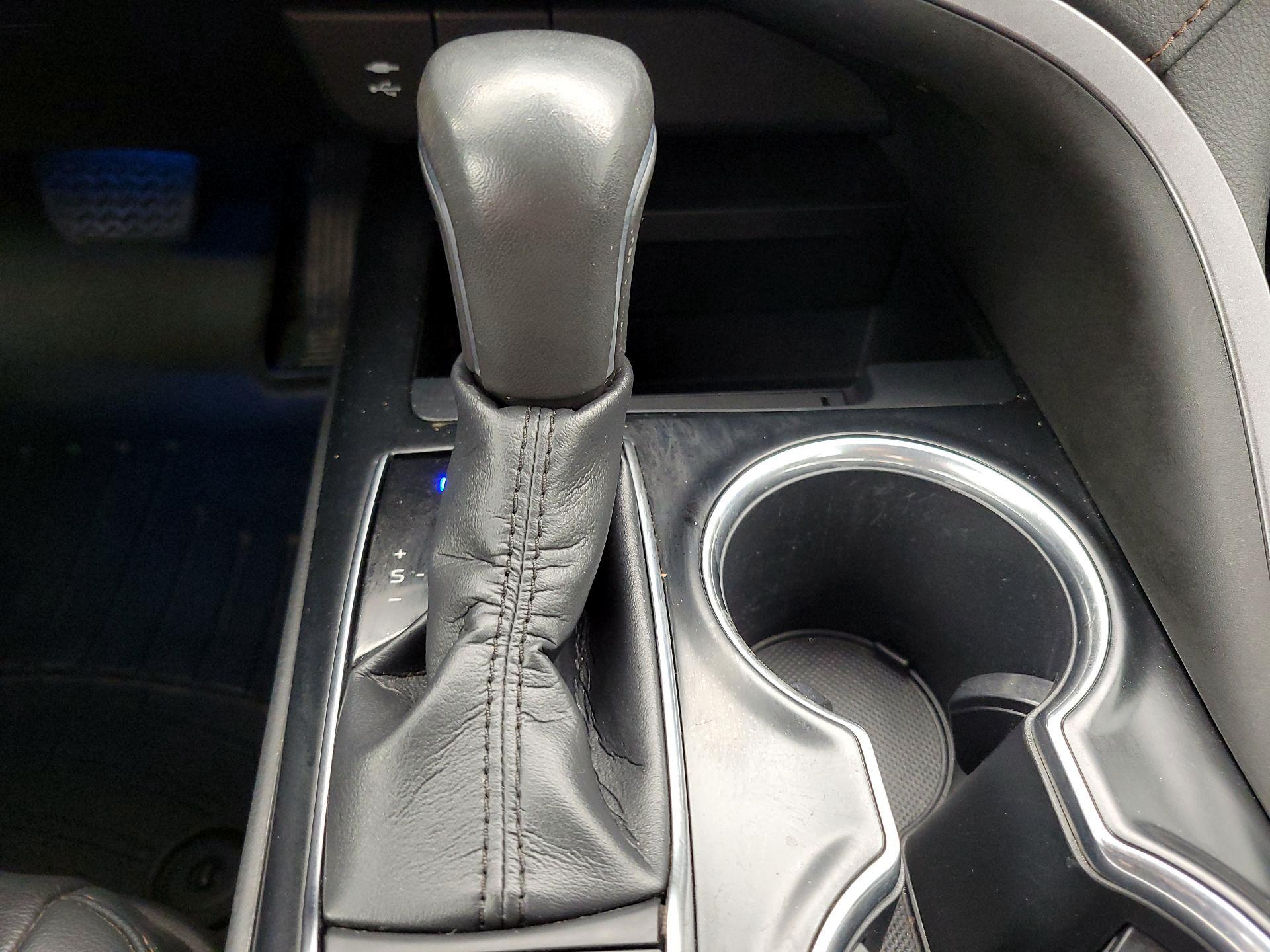 Thumbnail: 2019 Toyota Camry - 17