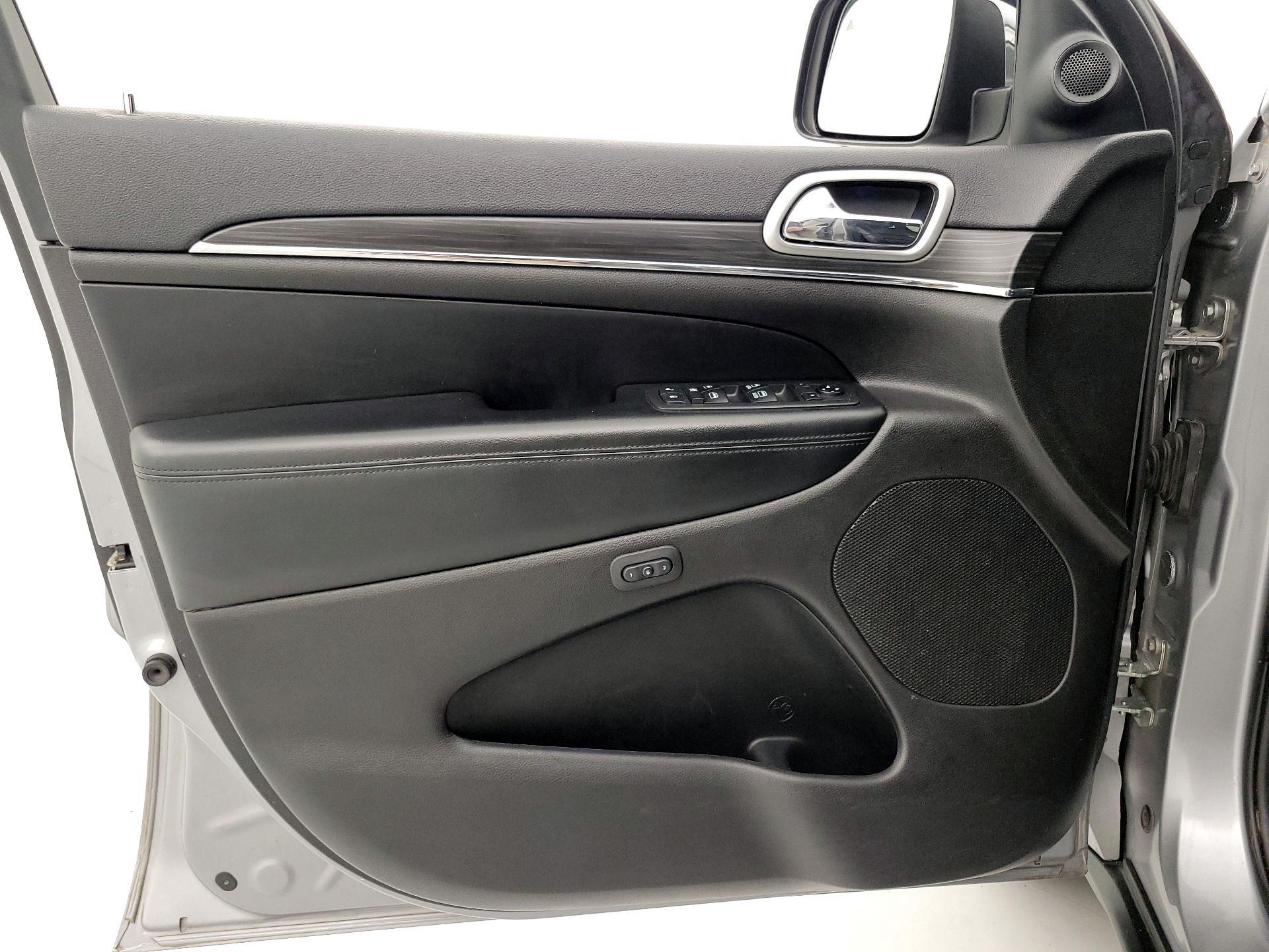 Thumbnail: 2019 Jeep Grand Cherokee - 12