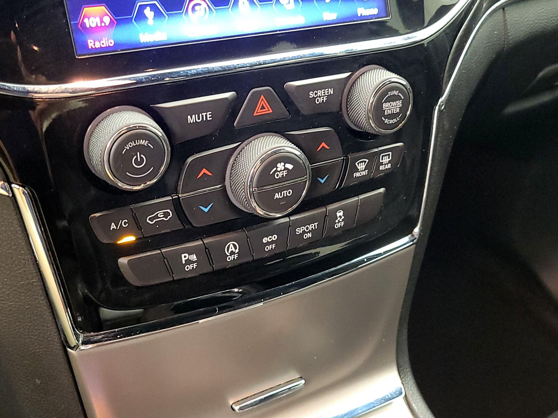 Thumbnail: 2019 Jeep Grand Cherokee - 17