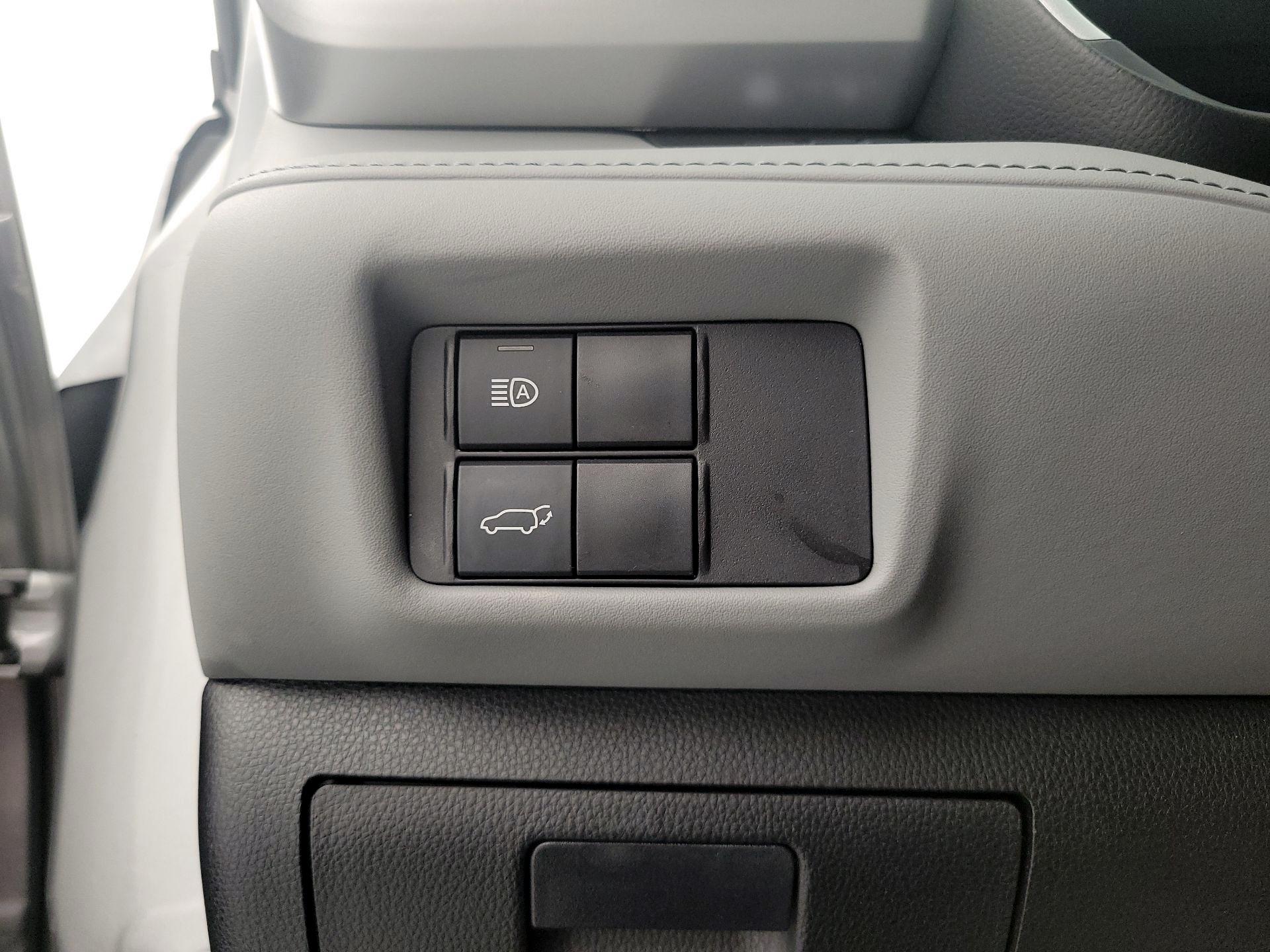 Thumbnail: 2022 Toyota Highlander - 13