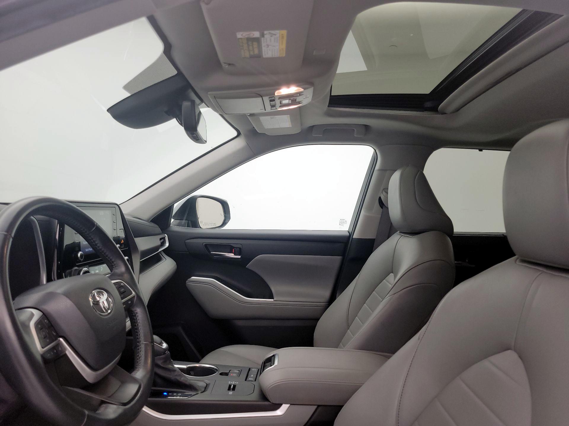 Thumbnail: 2022 Toyota Highlander - 19