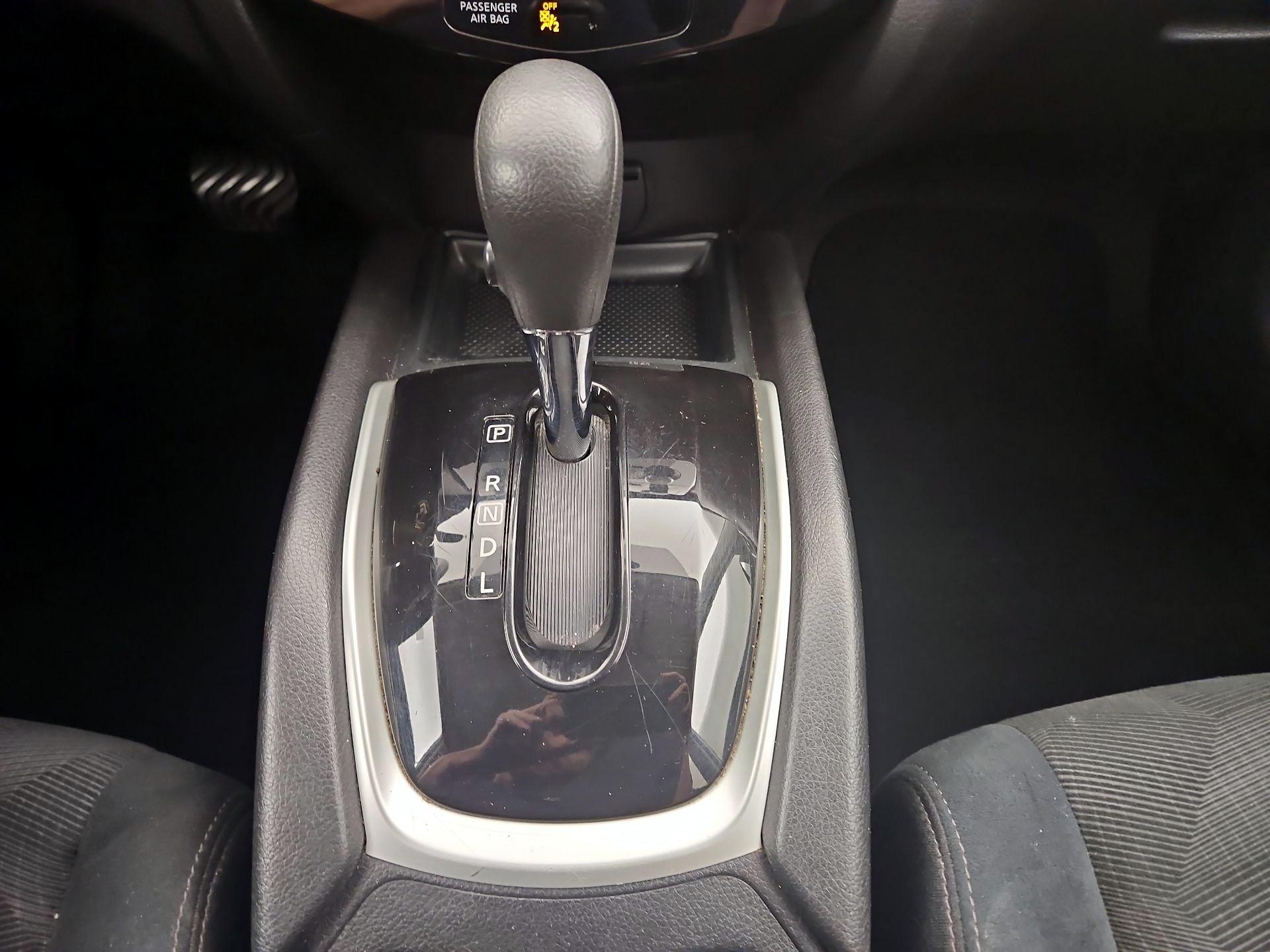 Thumbnail: 2016 Nissan Rogue - 17