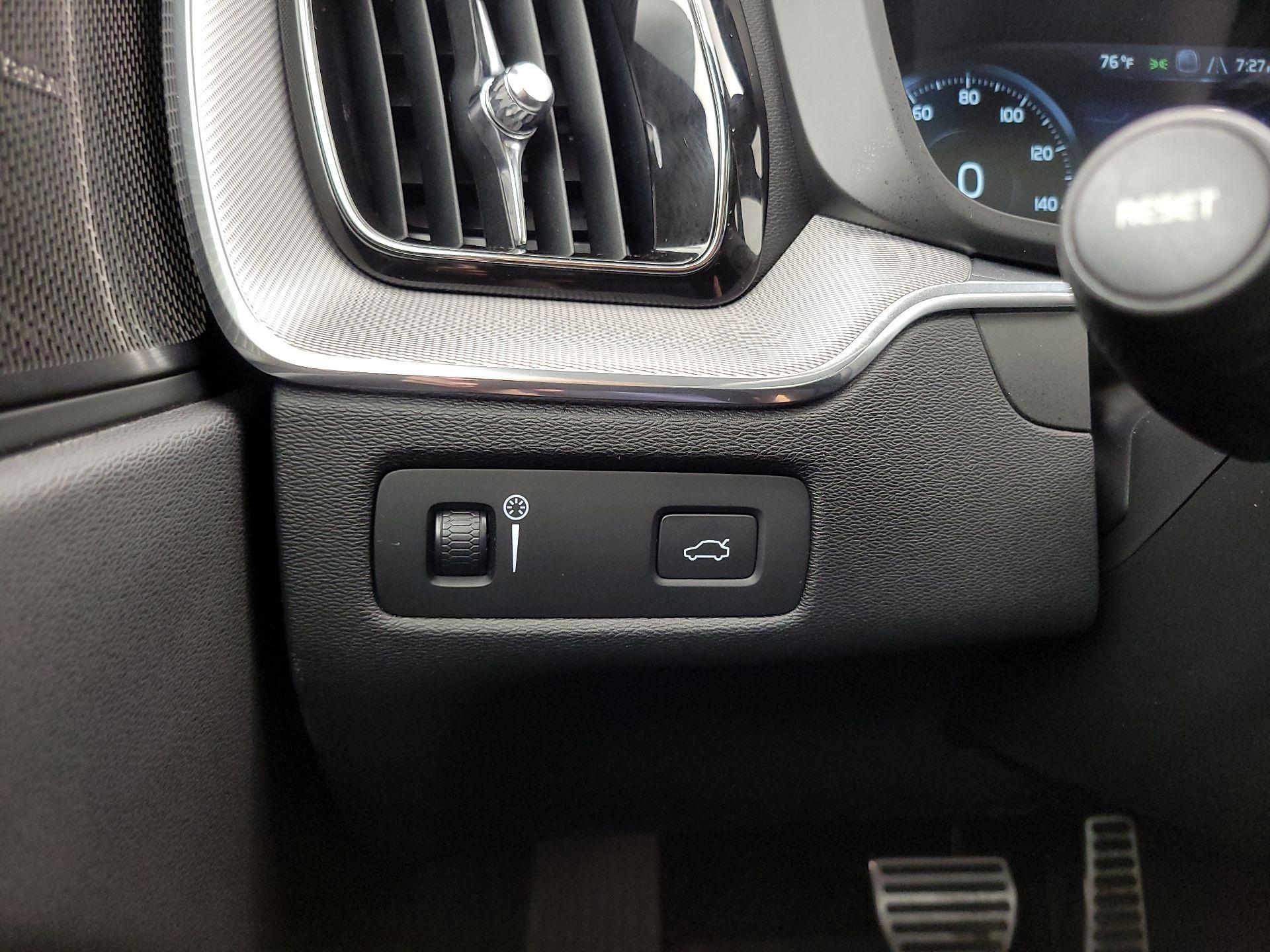 Thumbnail: 2019 Volvo XC60 - 13