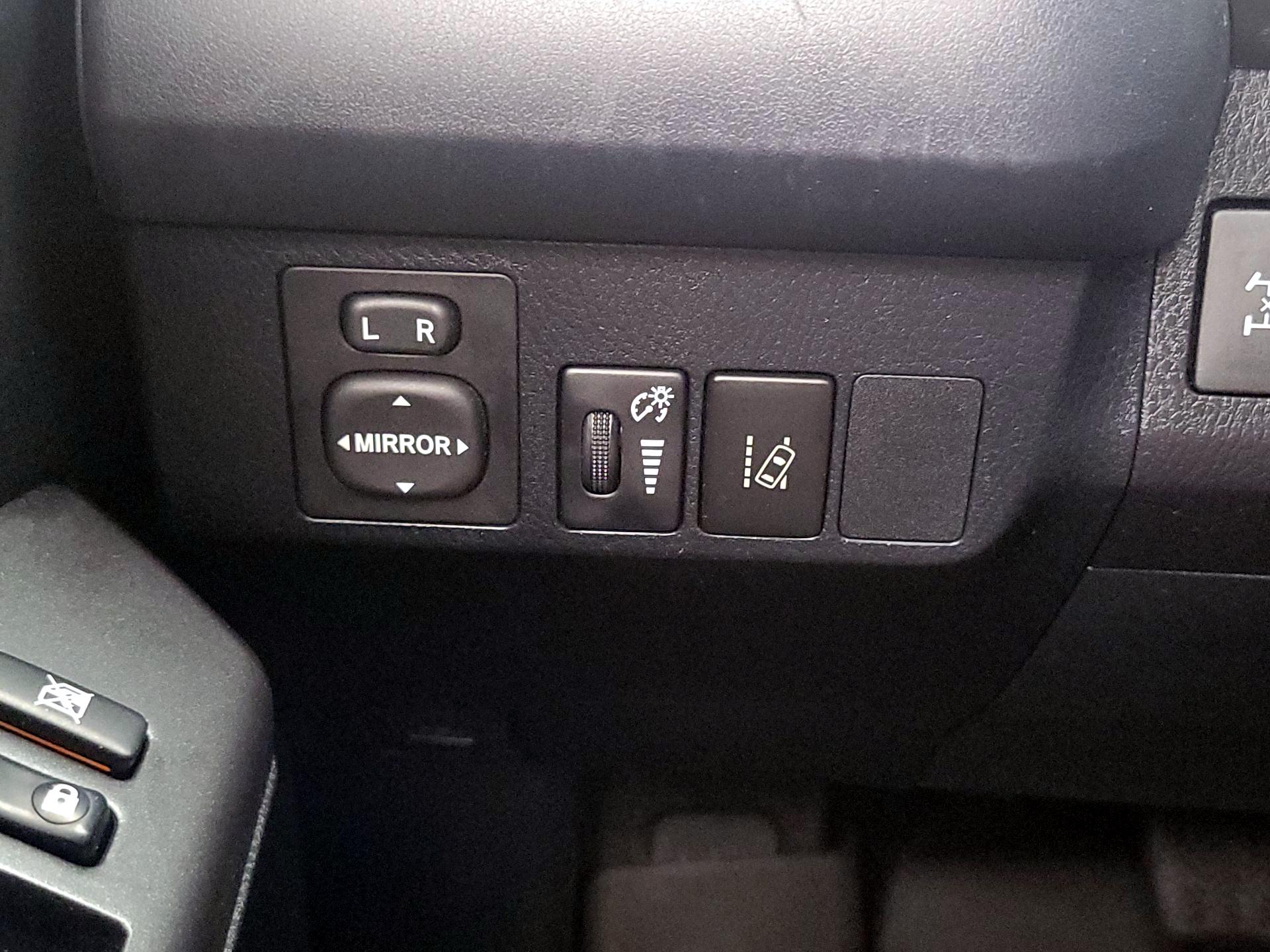 Thumbnail: 2018 Toyota RAV4 - 13