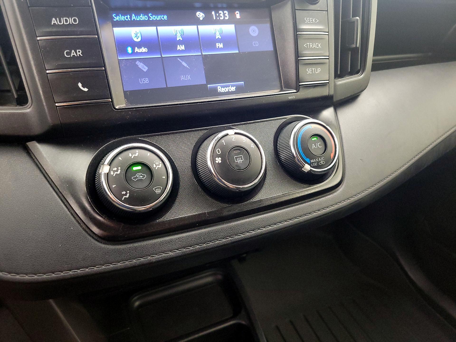 Thumbnail: 2018 Toyota RAV4 - 16