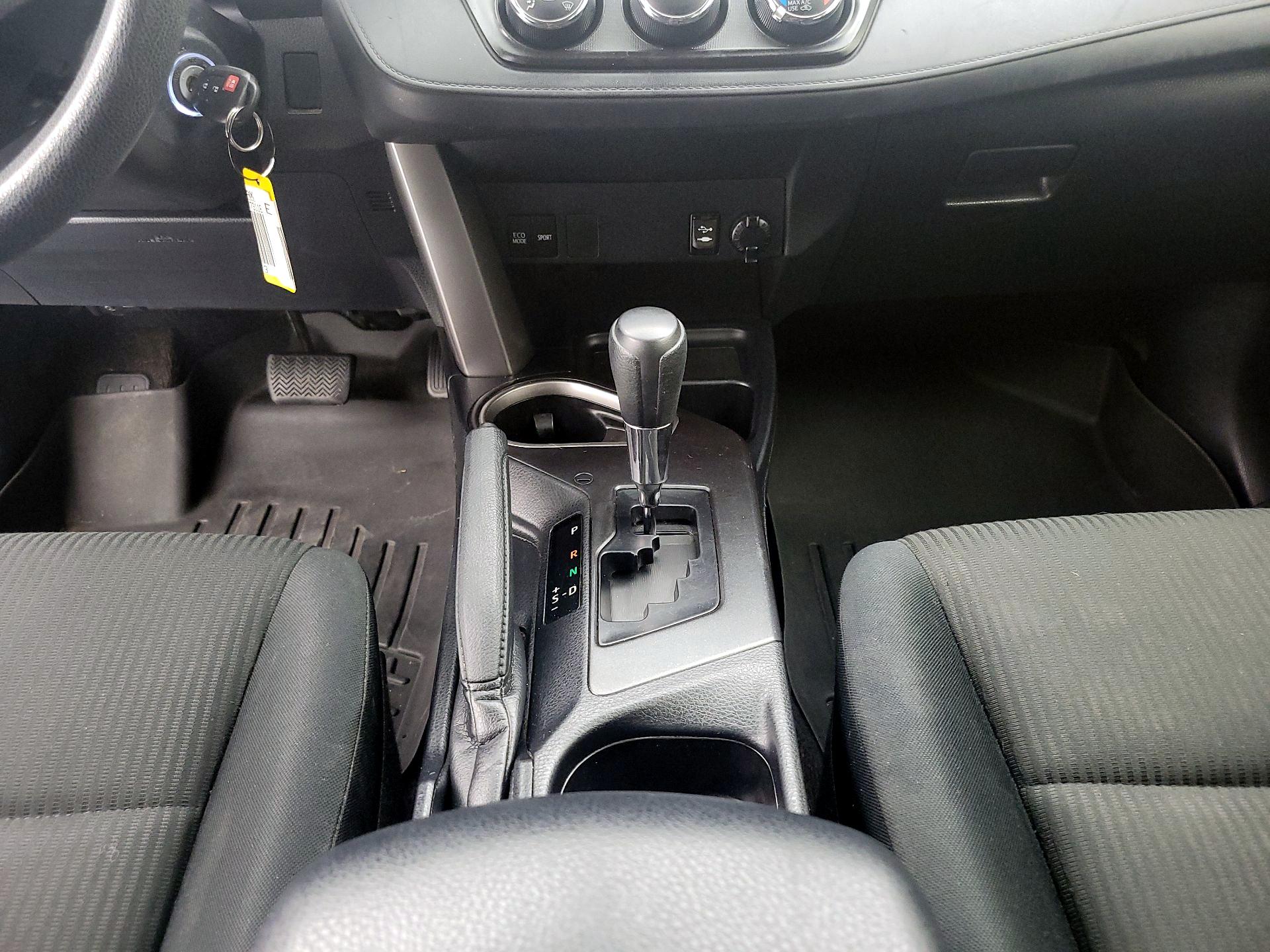 Thumbnail: 2018 Toyota RAV4 - 17