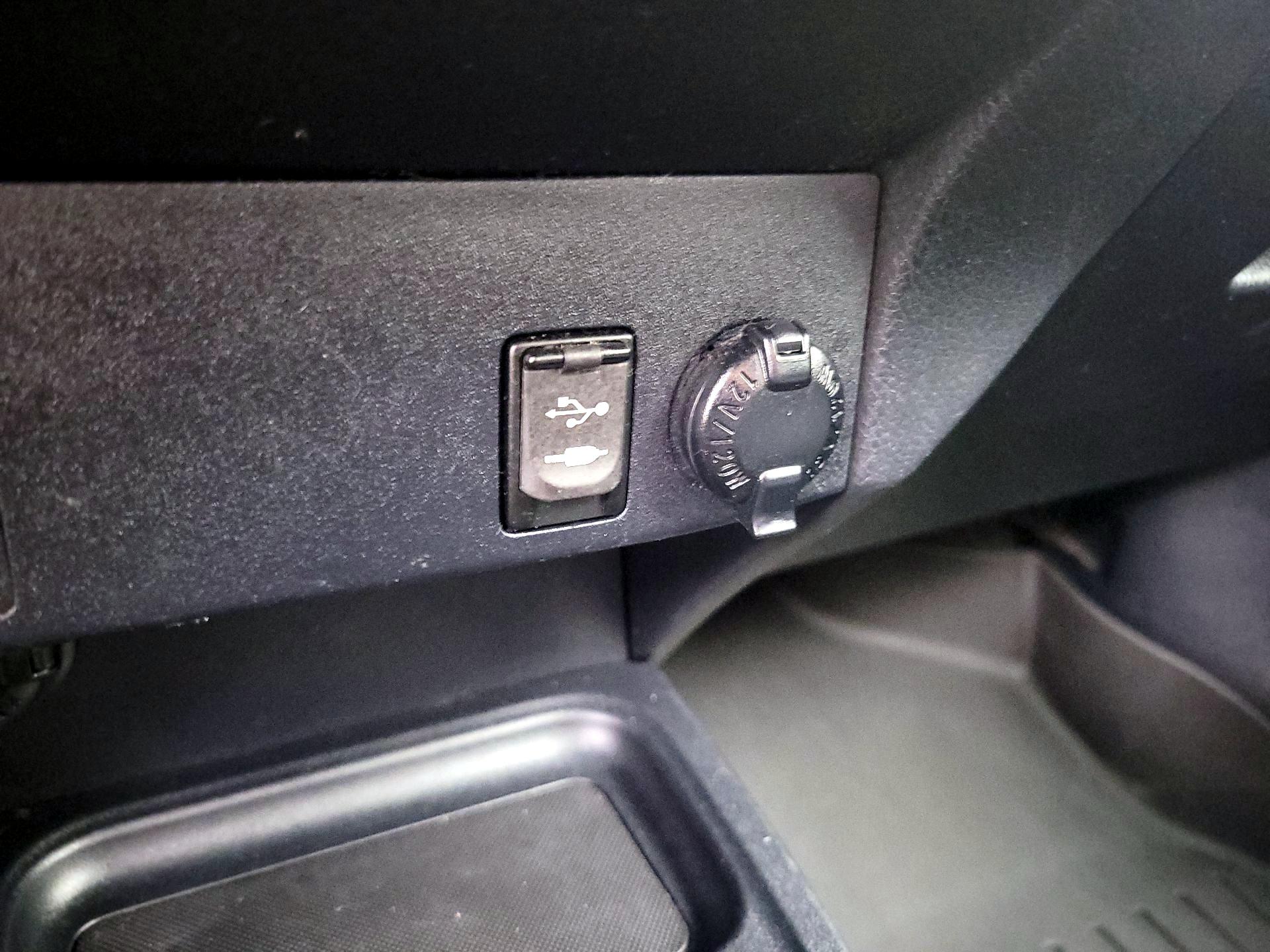 Thumbnail: 2018 Toyota RAV4 - 18