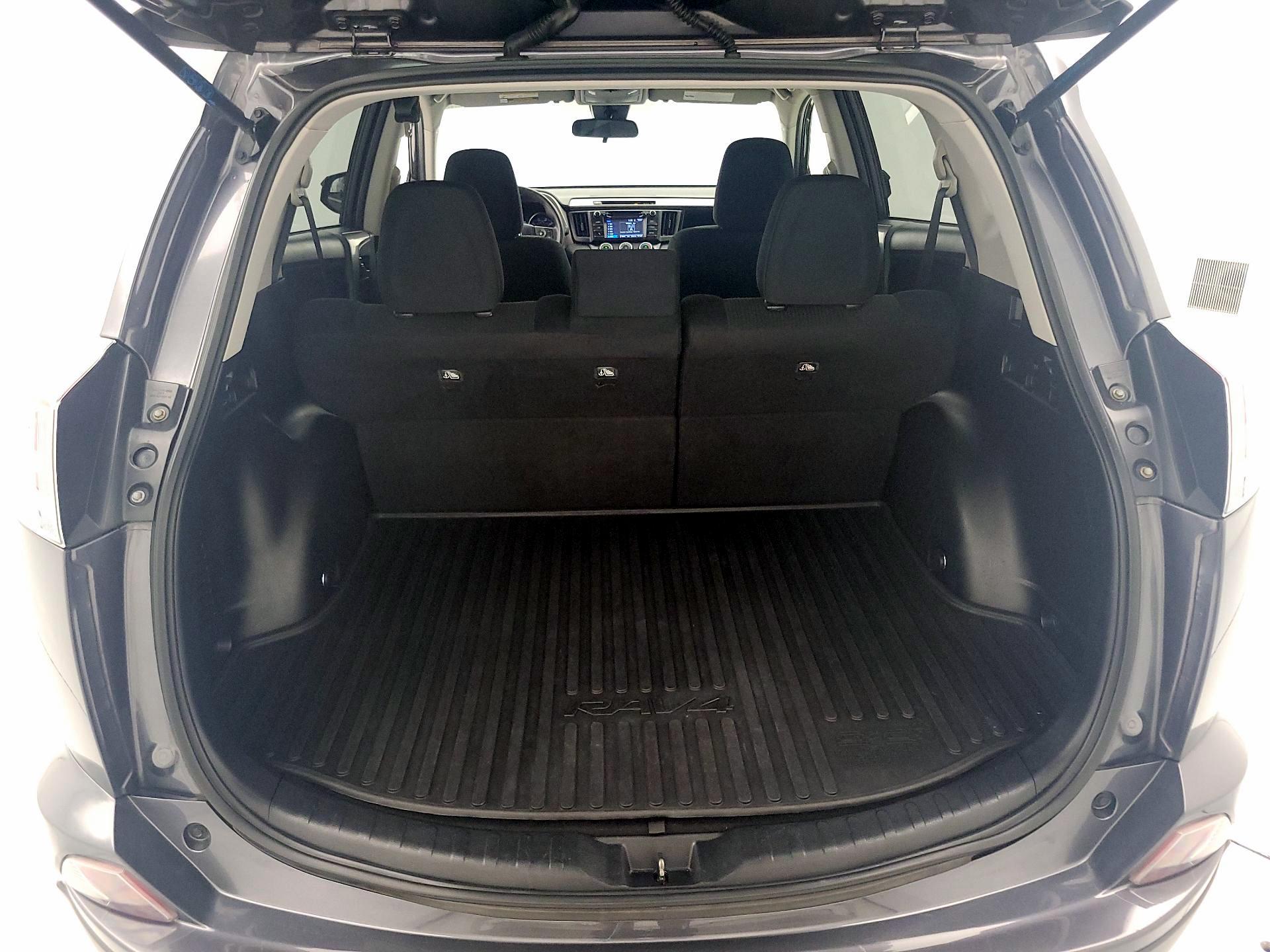 Thumbnail: 2018 Toyota RAV4 - 20